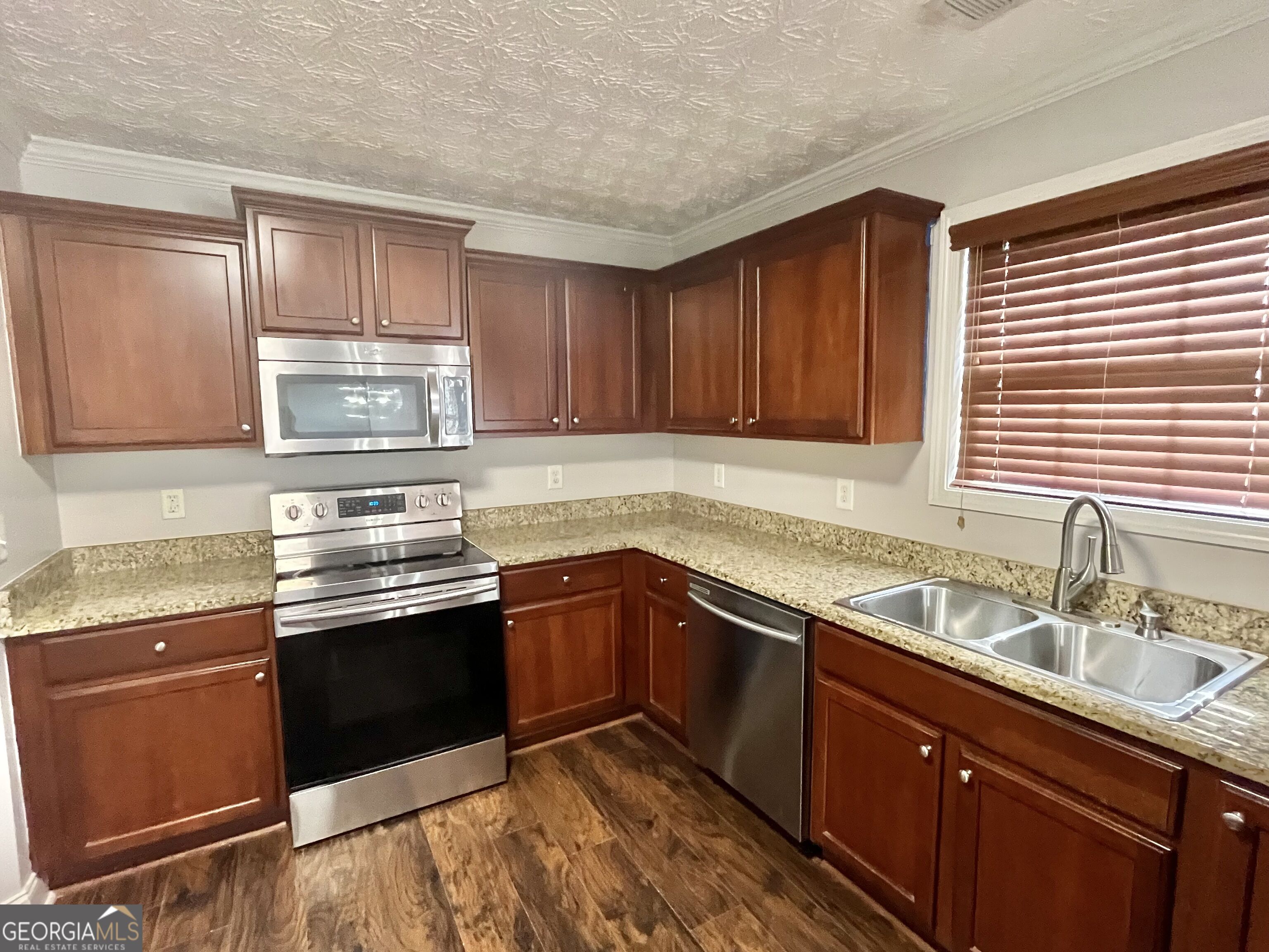 1154 Folkstone Drive Property Photo 11