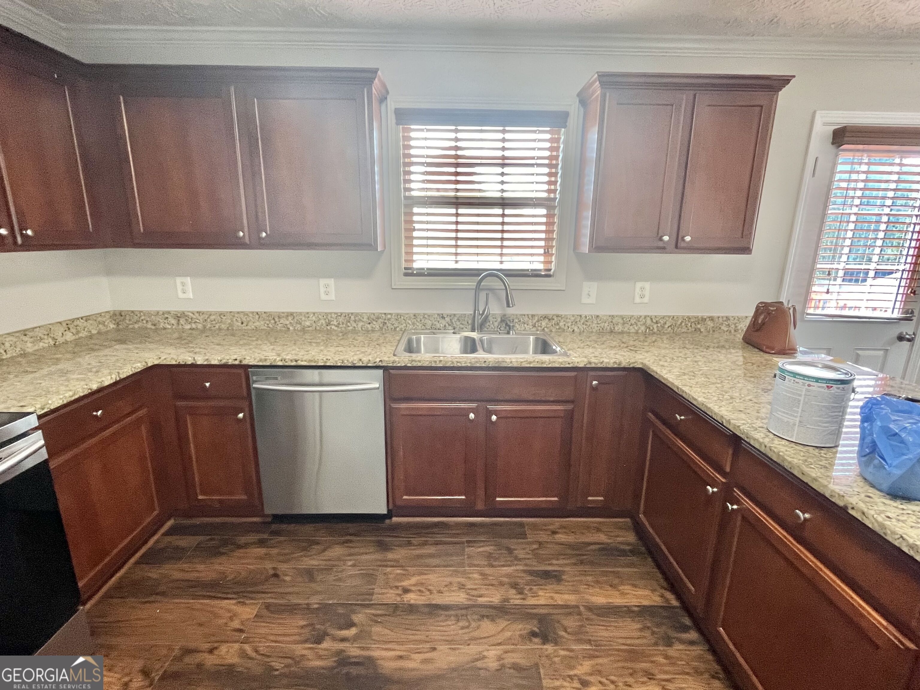 1154 Folkstone Drive Property Photo 12