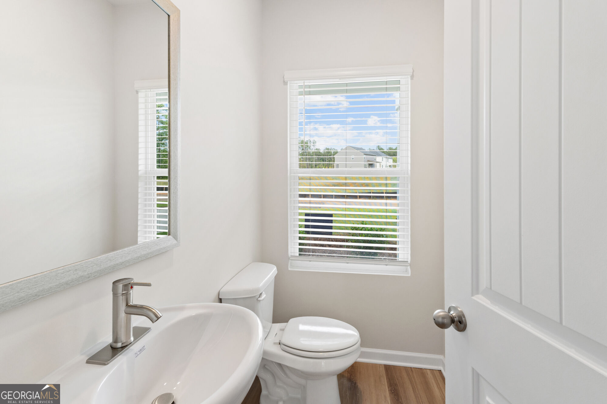 1100 Dickens Road Property Photo 8