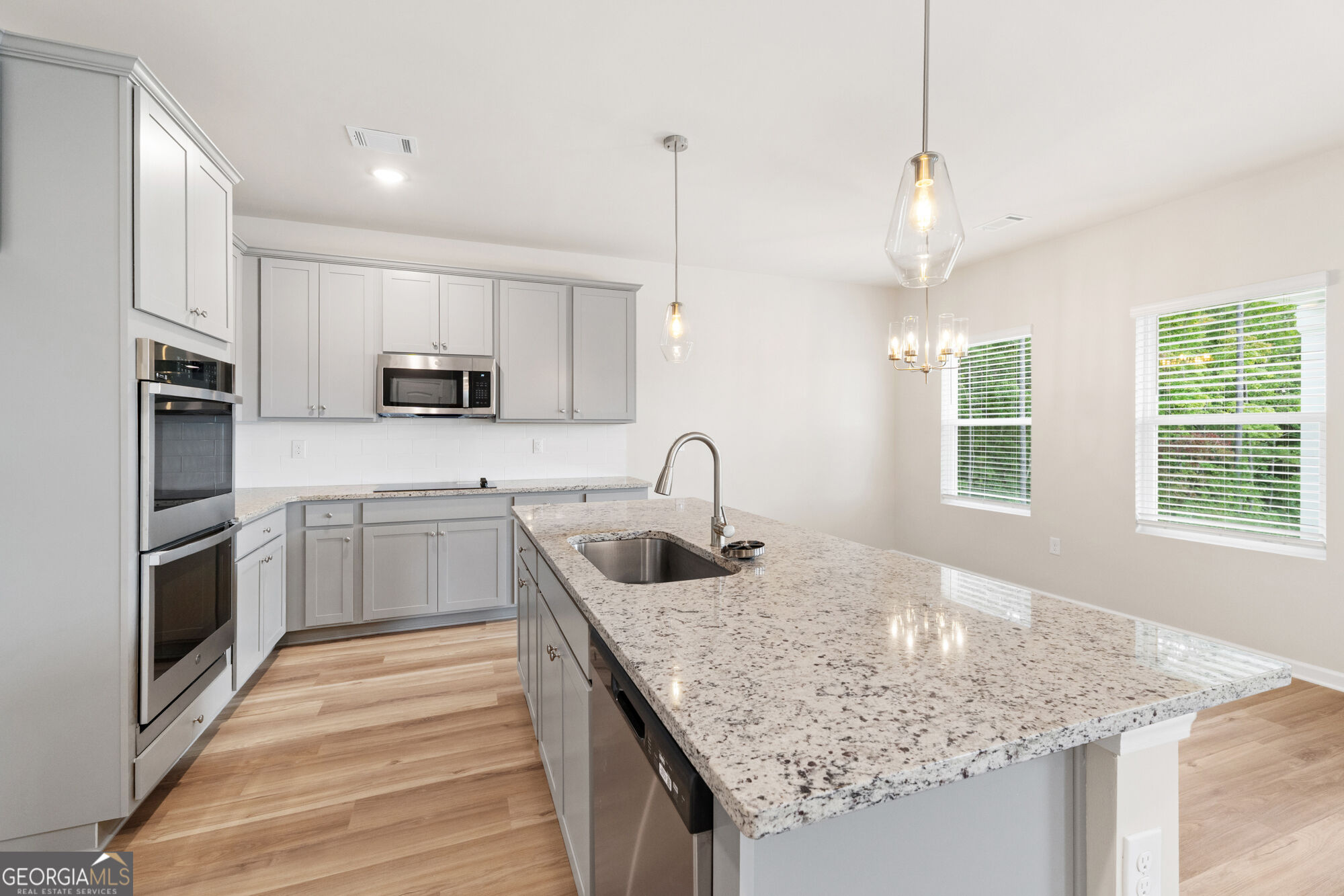 1100 Dickens Road Property Photo 11
