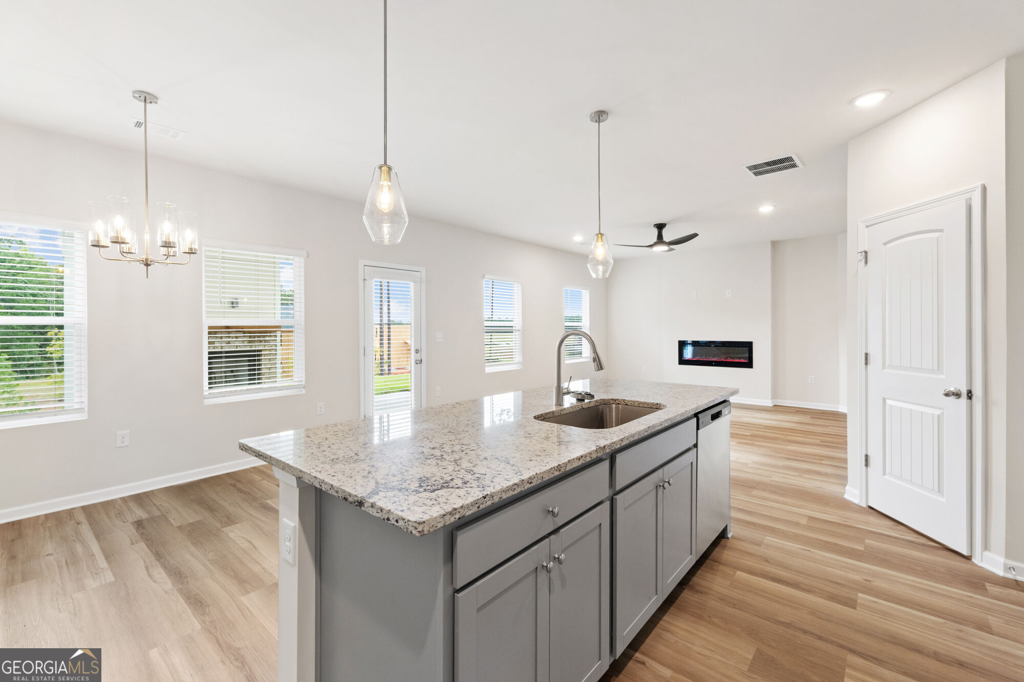 1100 Dickens Road Property Photo 12