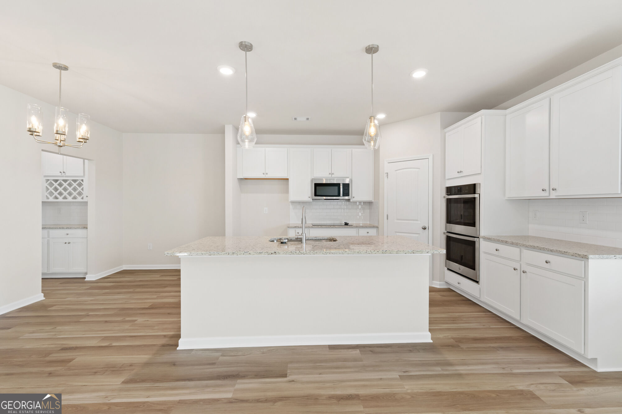 1184 Dickens Road Property Photo 4