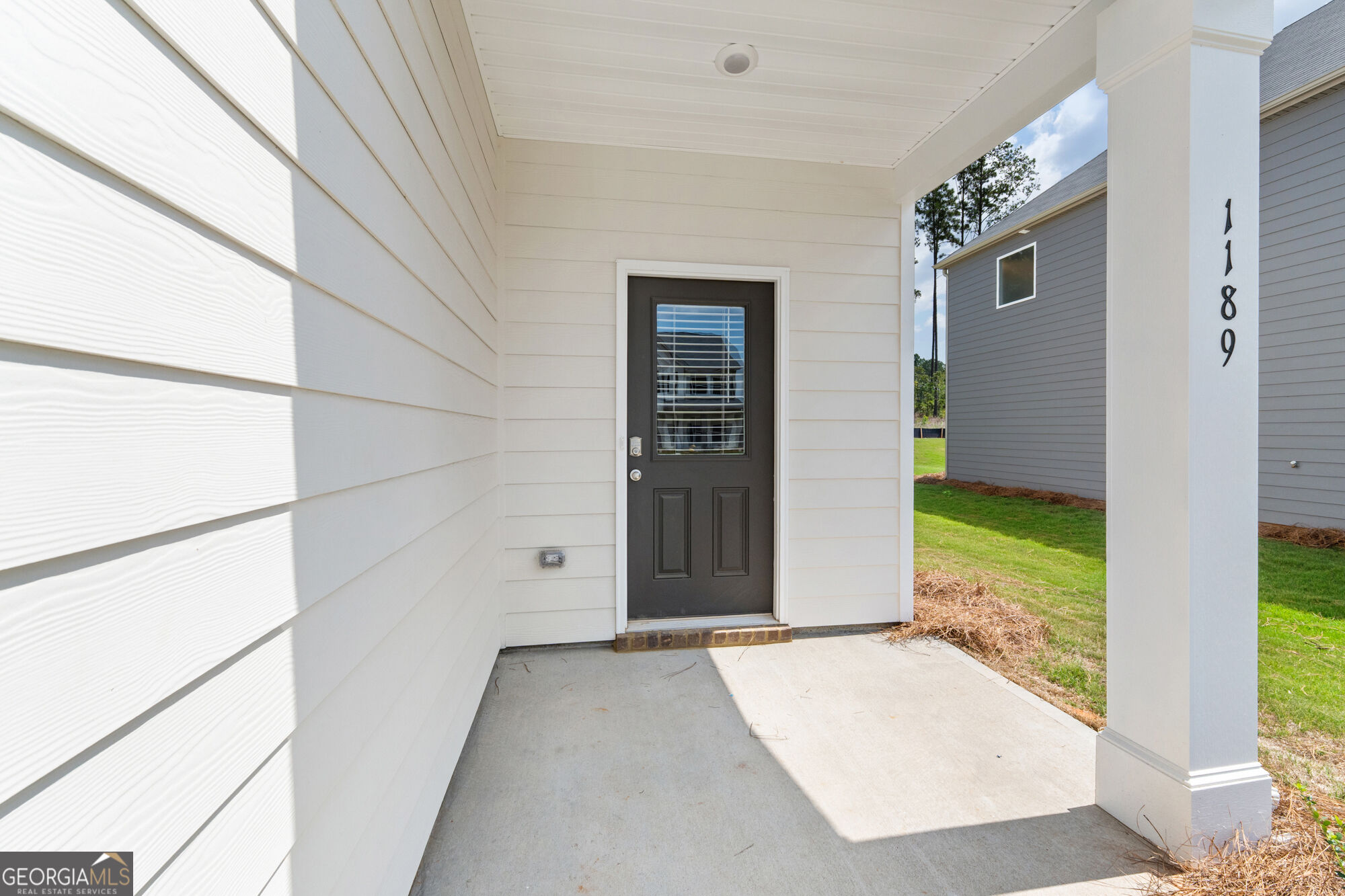 1189 Dickens Road Property Photo 2