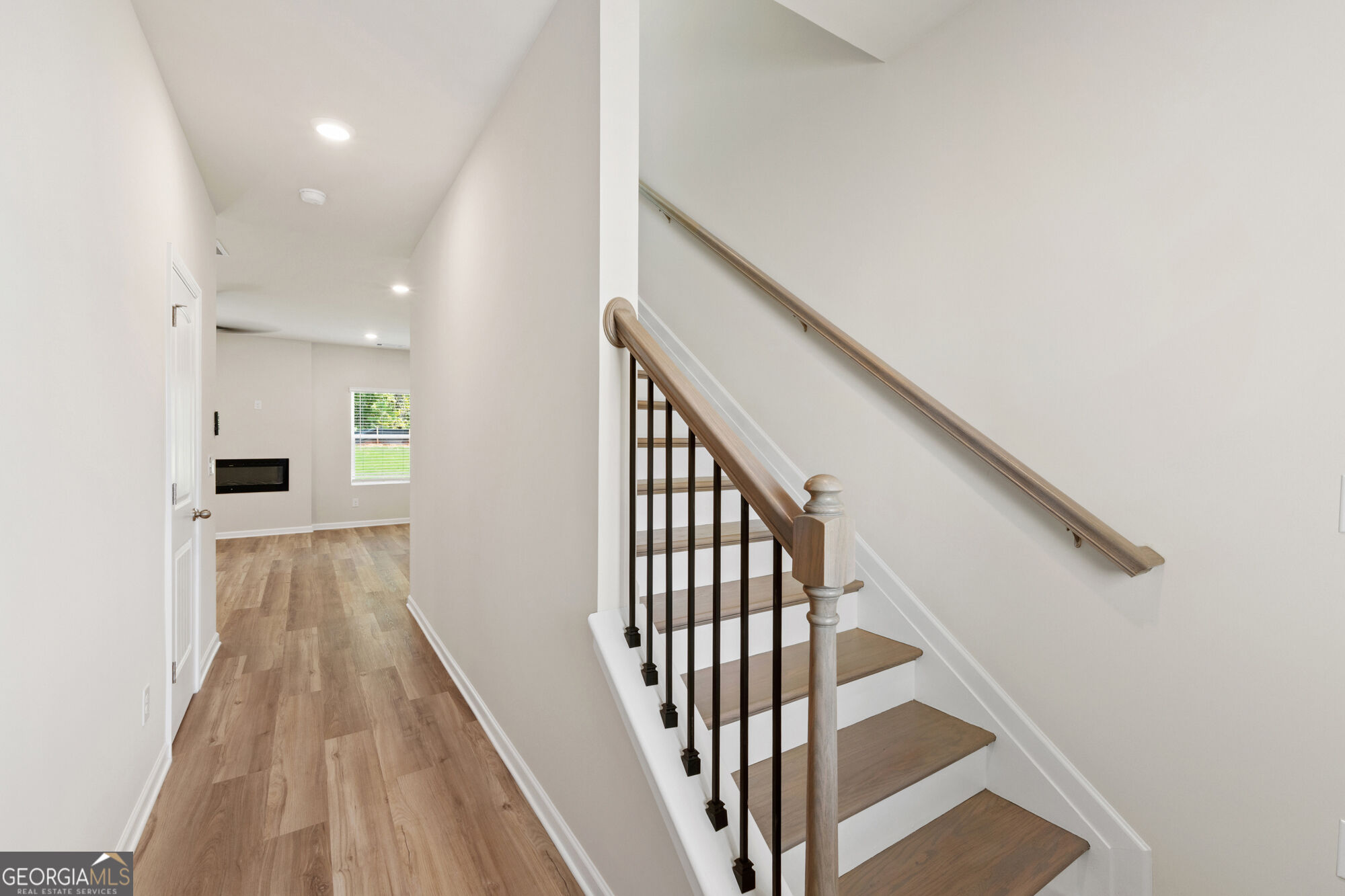 1189 Dickens Road Property Photo 3