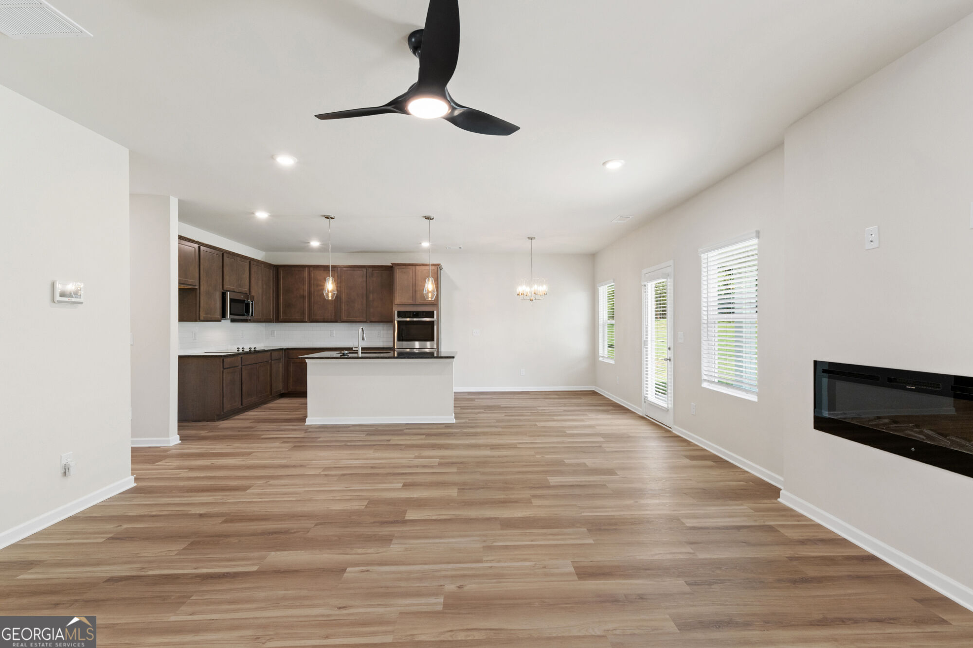 1189 Dickens Road Property Photo 5