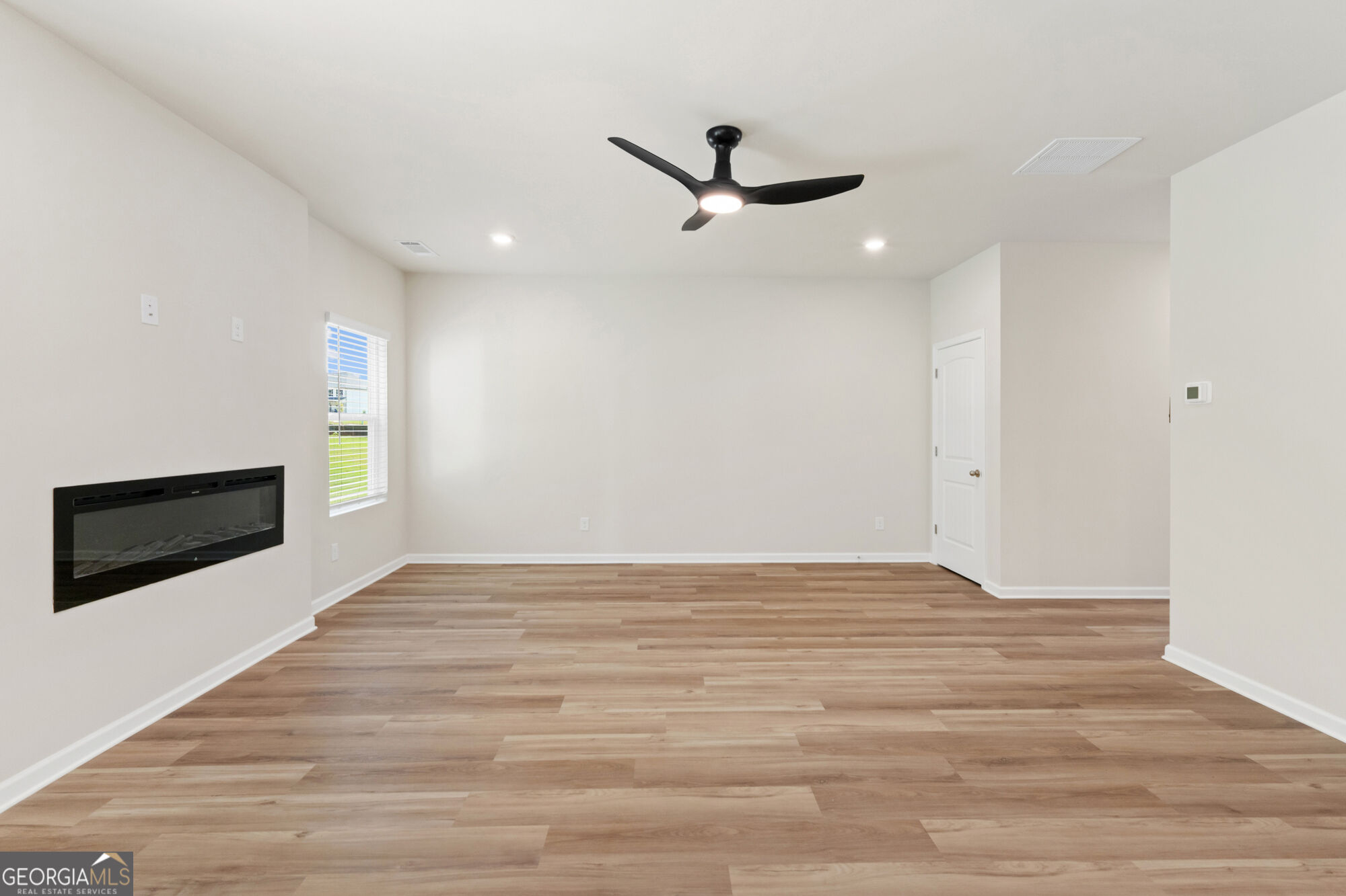 1189 Dickens Road Property Photo 6