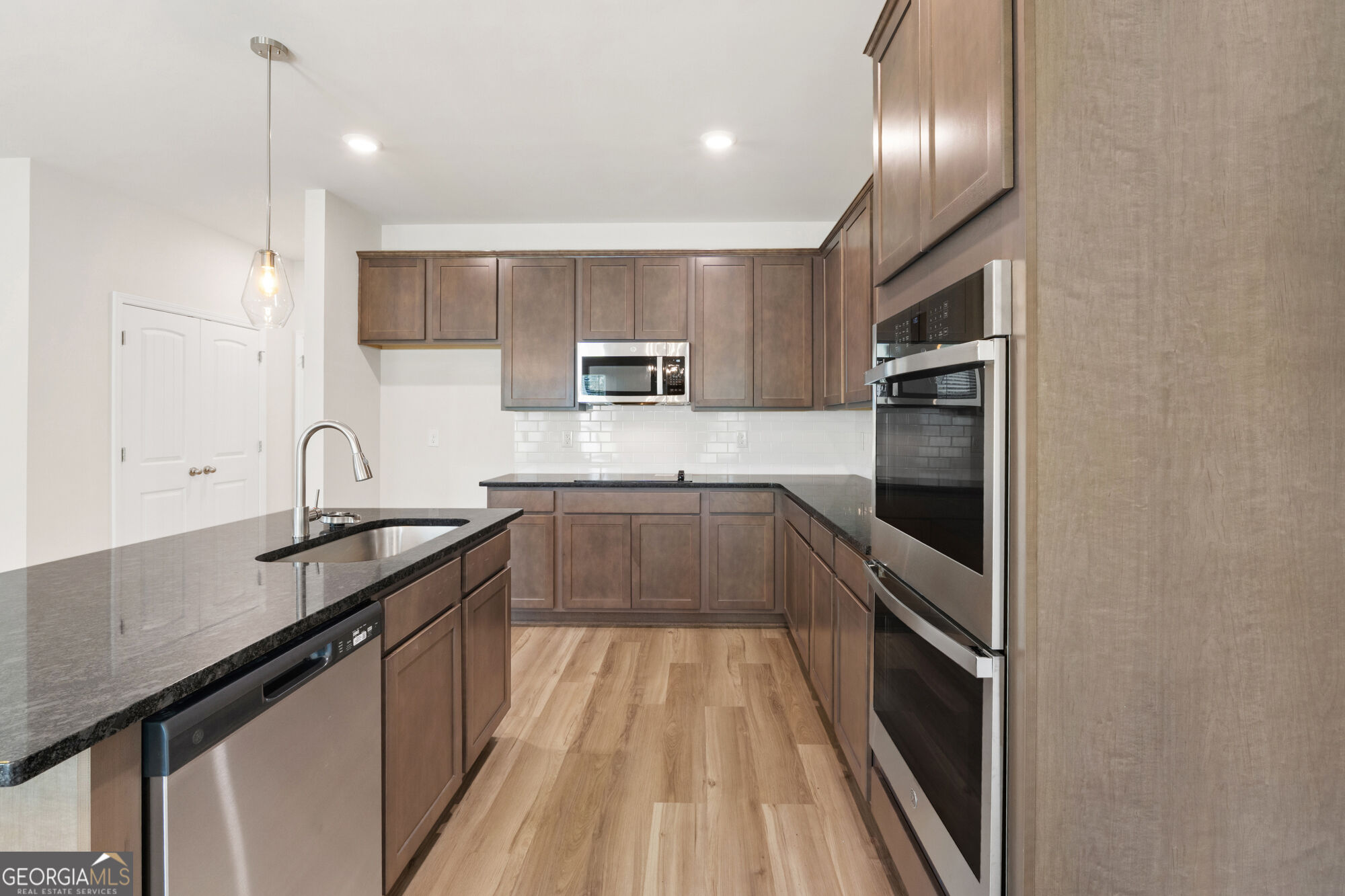 1189 Dickens Road Property Photo 8