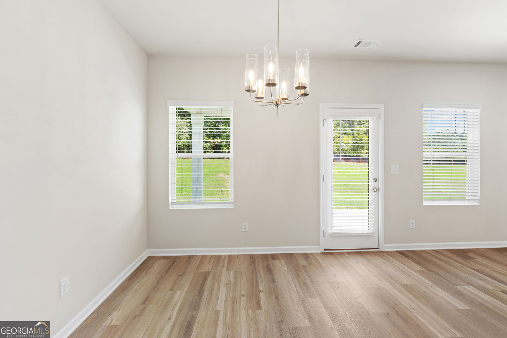 1189 Dickens Road Property Photo 10