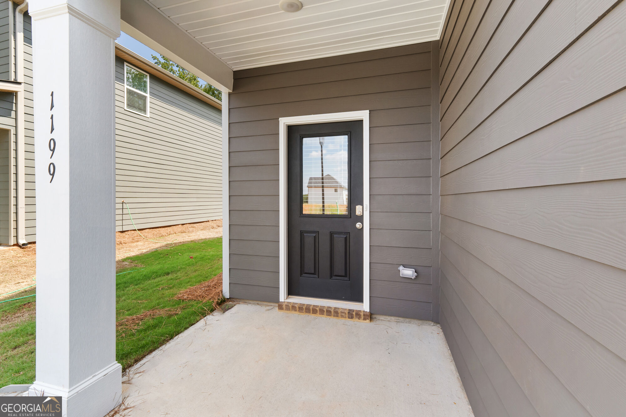 1199 Dickens Road Property Photo 2