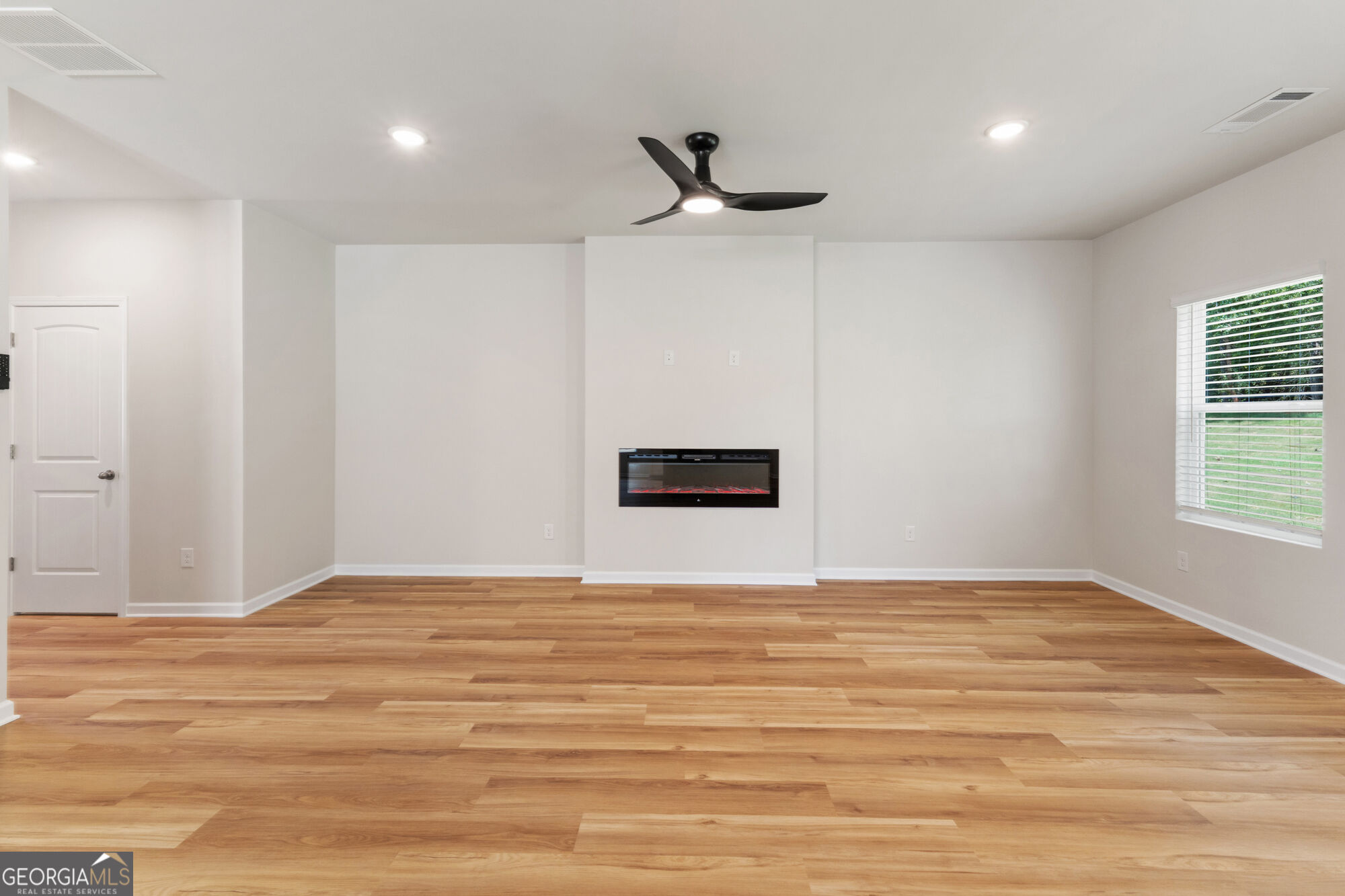 1199 Dickens Road Property Photo 23
