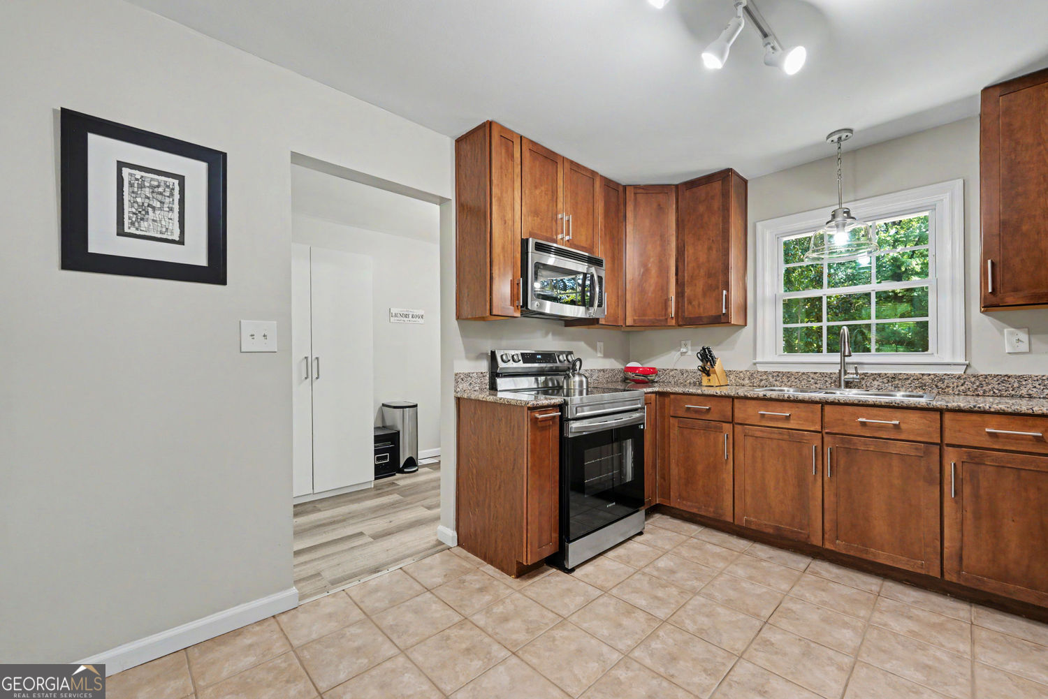 3462 Alcan Way Property Photo 8