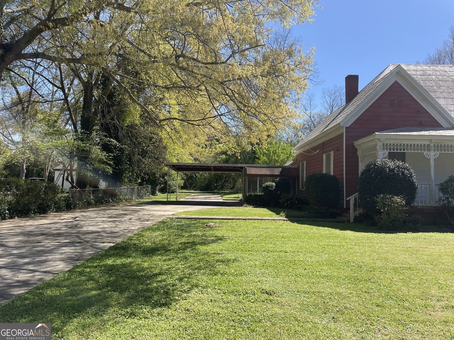 379 West Avenue Property Photo 3