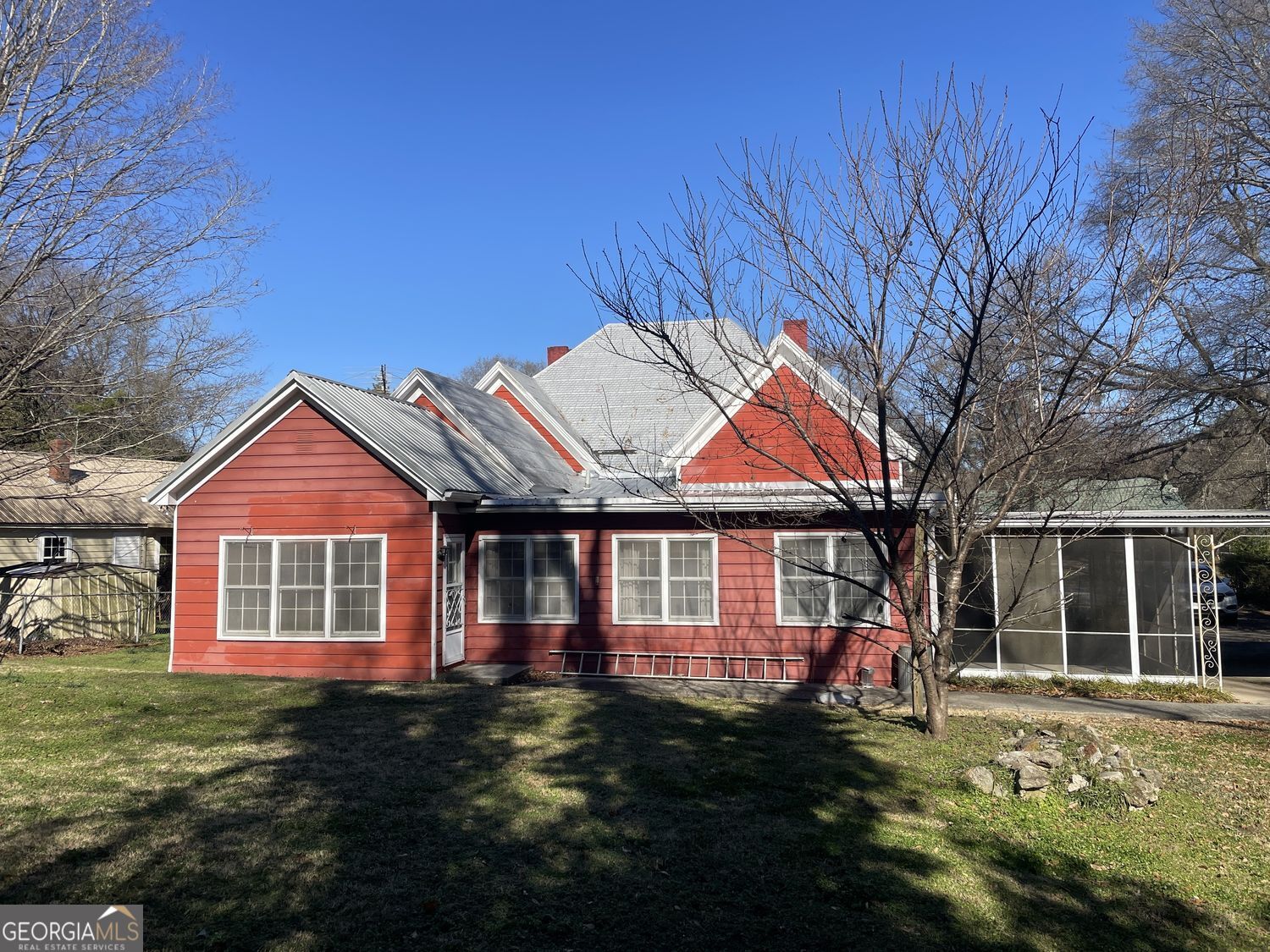 379 West Avenue Property Photo 4