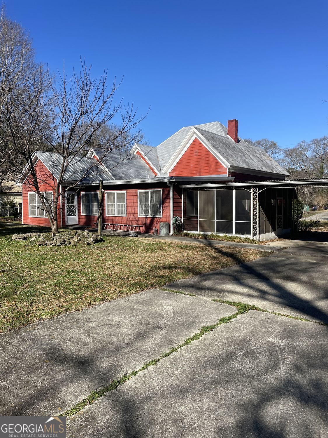 379 West Avenue Property Photo 5