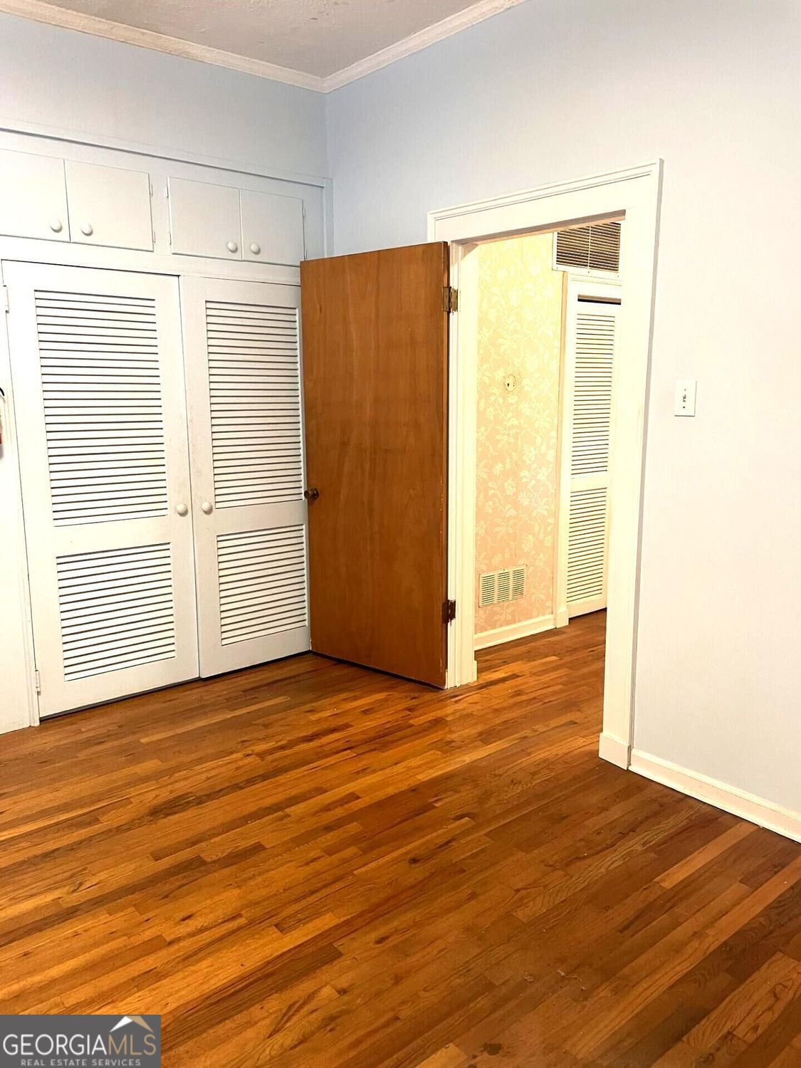 379 West Avenue Property Photo 8