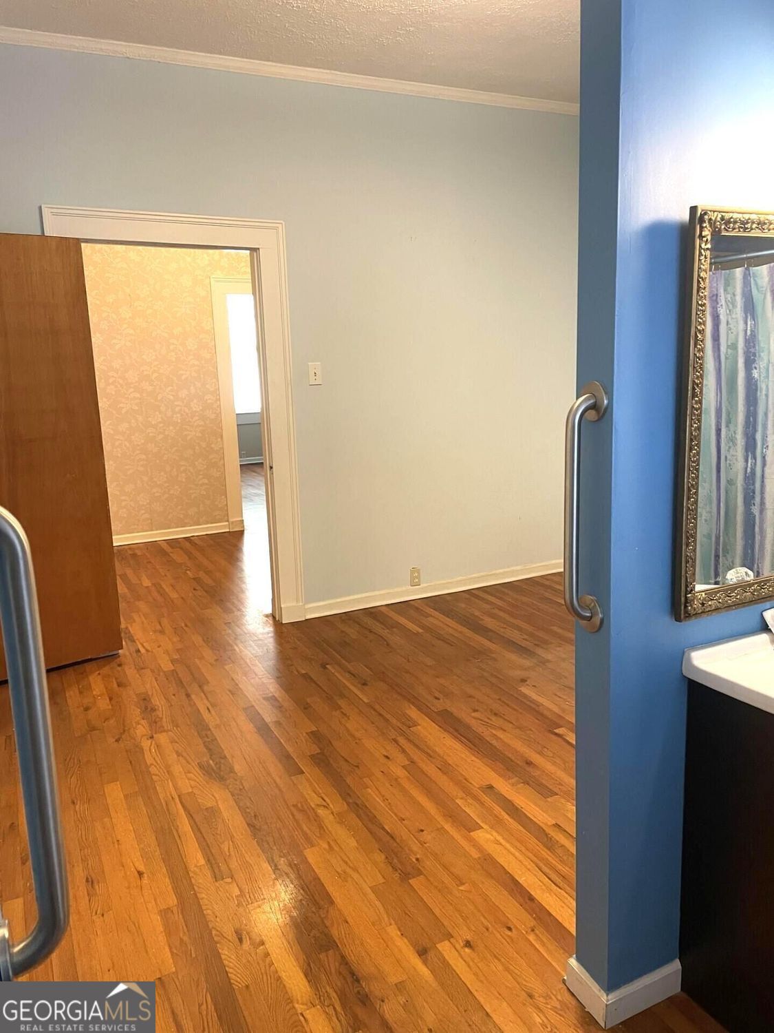 379 West Avenue Property Photo 11