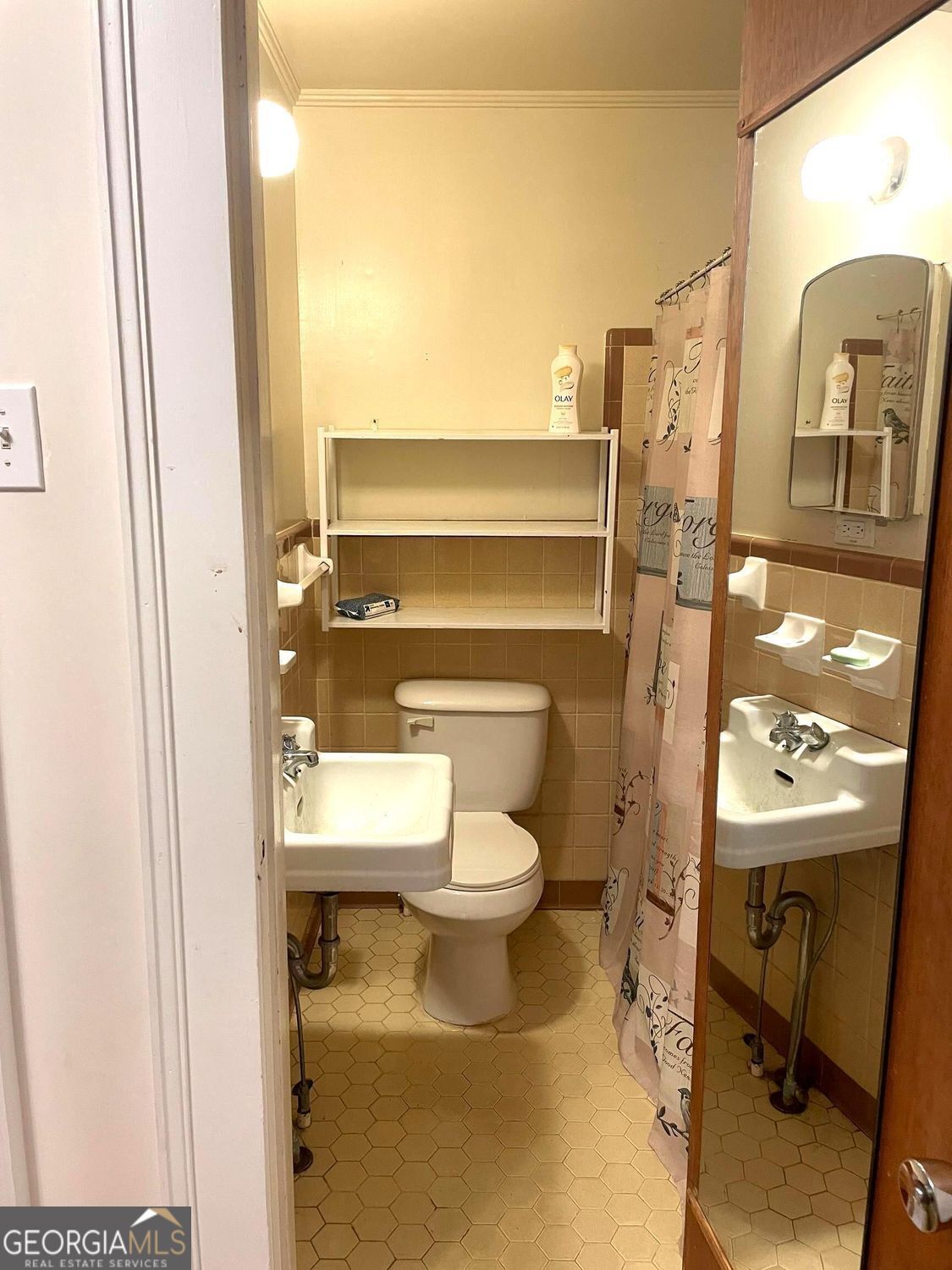 379 West Avenue Property Photo 21