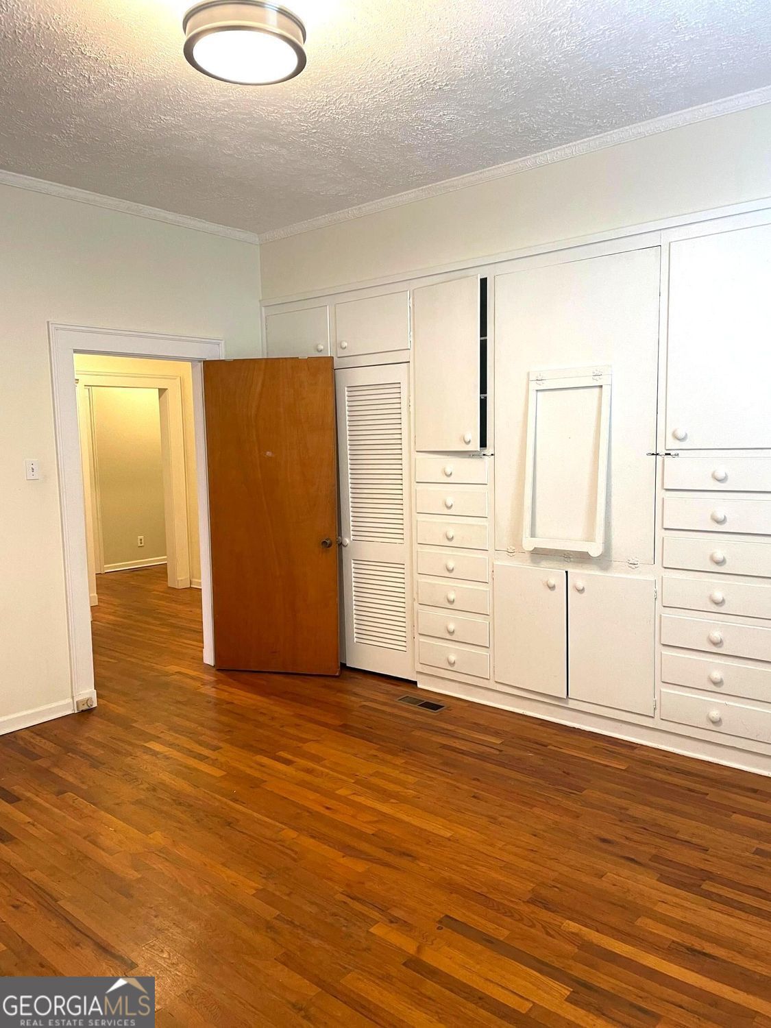 379 West Avenue Property Photo 26