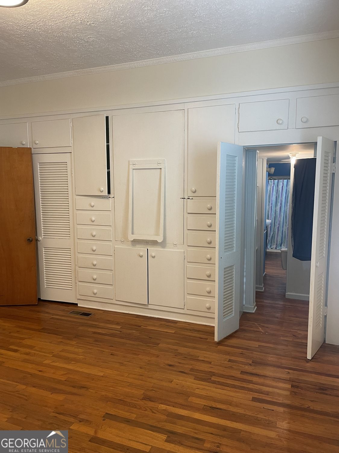 379 West Avenue Property Photo 27