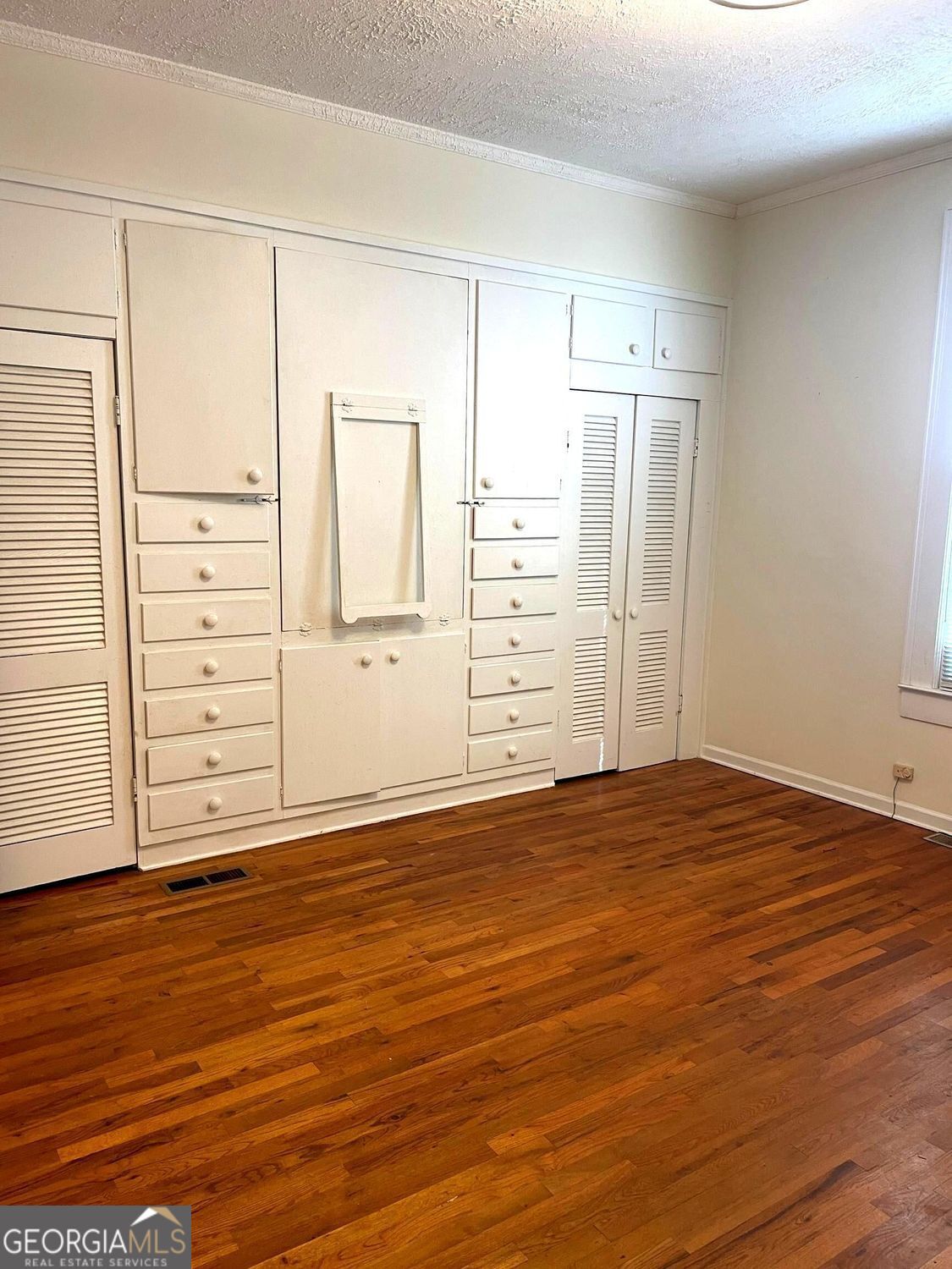 379 West Avenue Property Photo 28