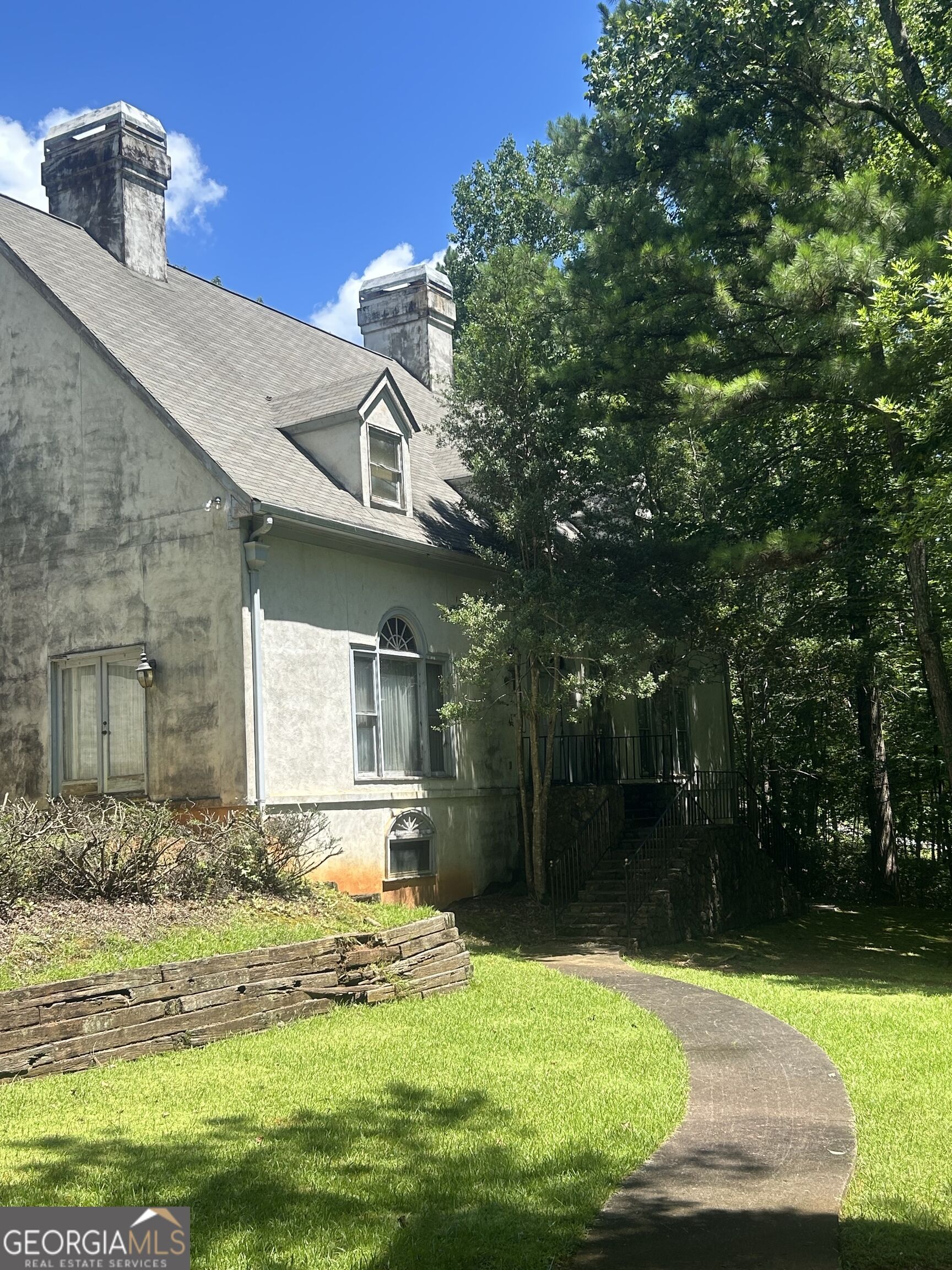 3719 Fairburn Road Property Photo 1