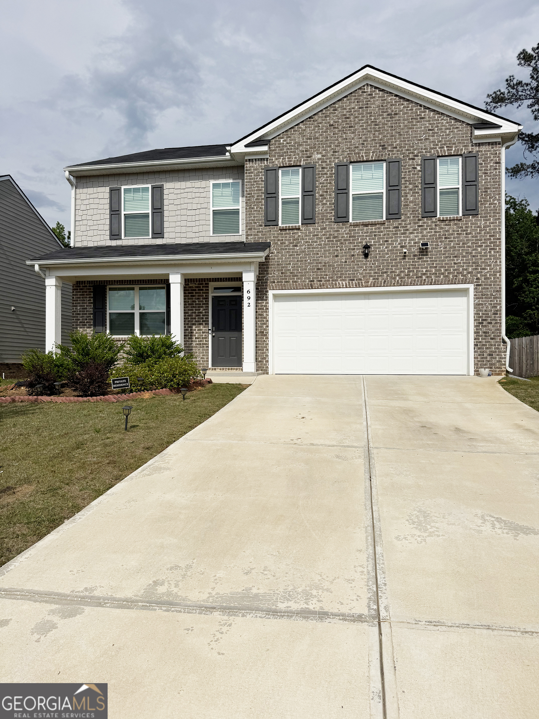 692 Whitman Lane Property Photo 1