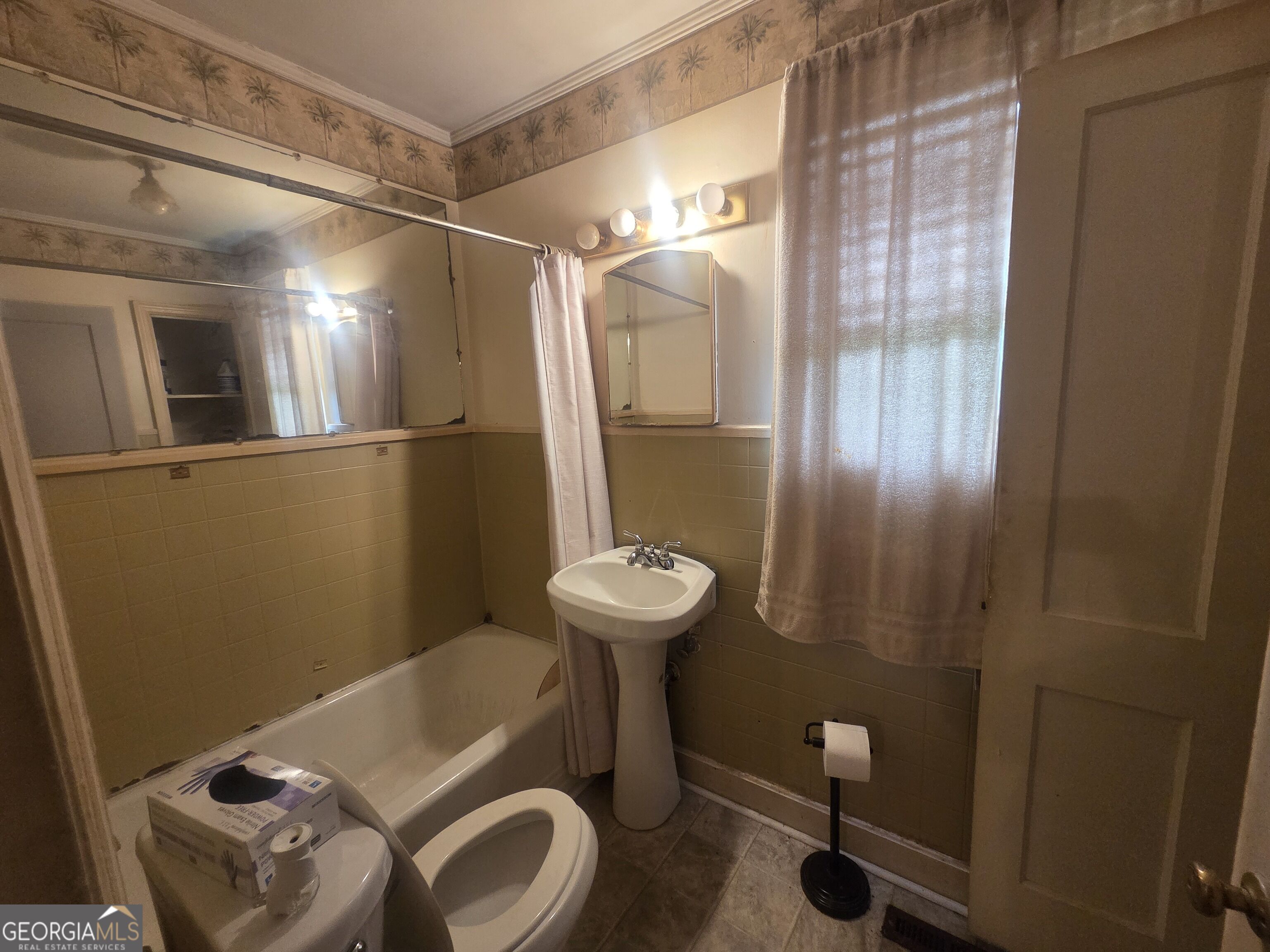 411 E 19th Avenue Property Photo 5