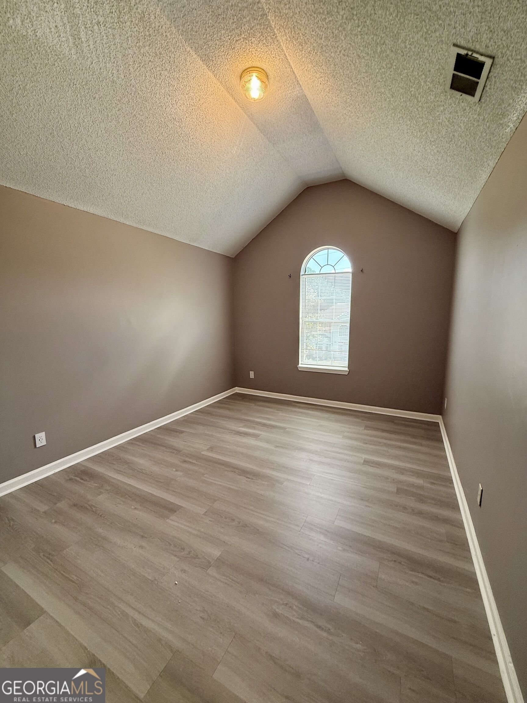 5237 Round Table Drive Property Photo 9