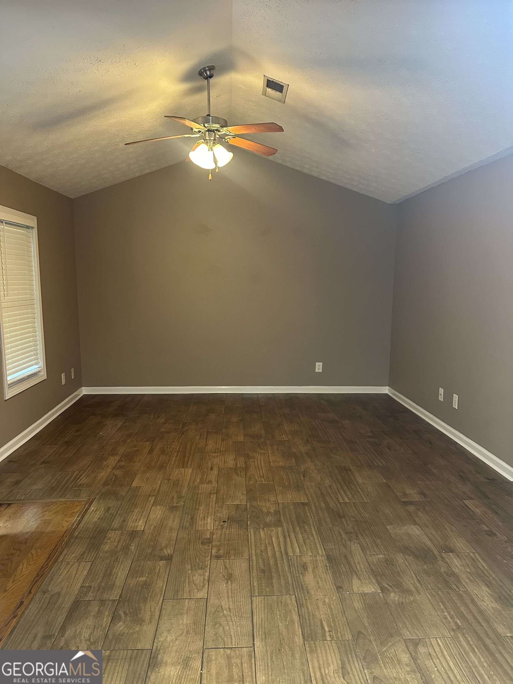 69 Autumn Drive Property Photo 4
