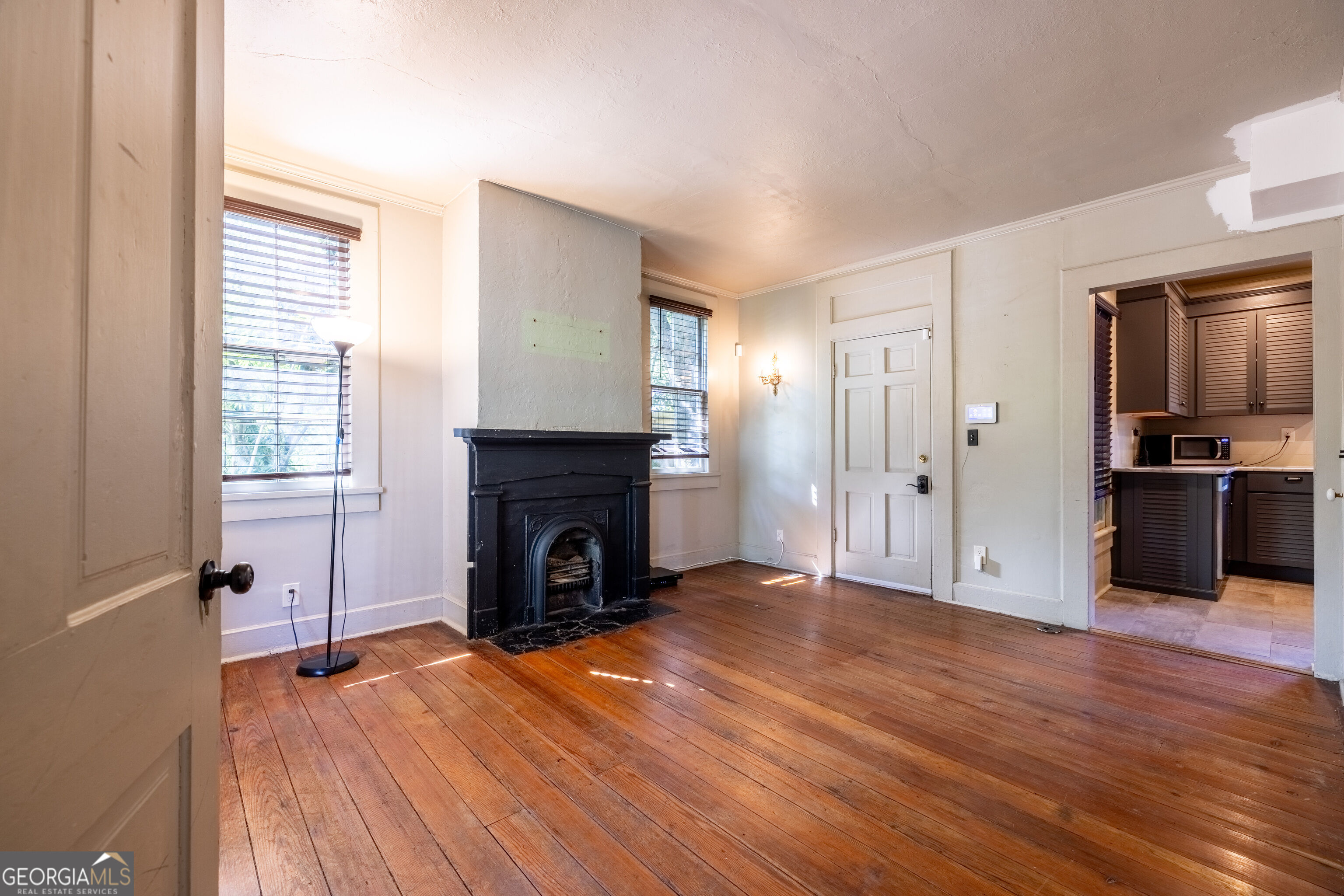 906 E 2nd Avenue Property Photo 39