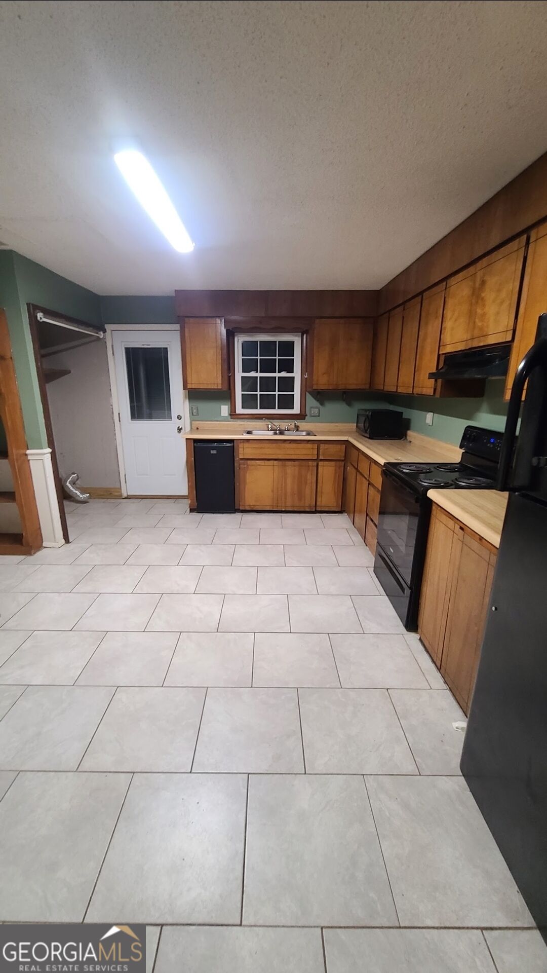 213 Woodcrest Circle Property Photo 6