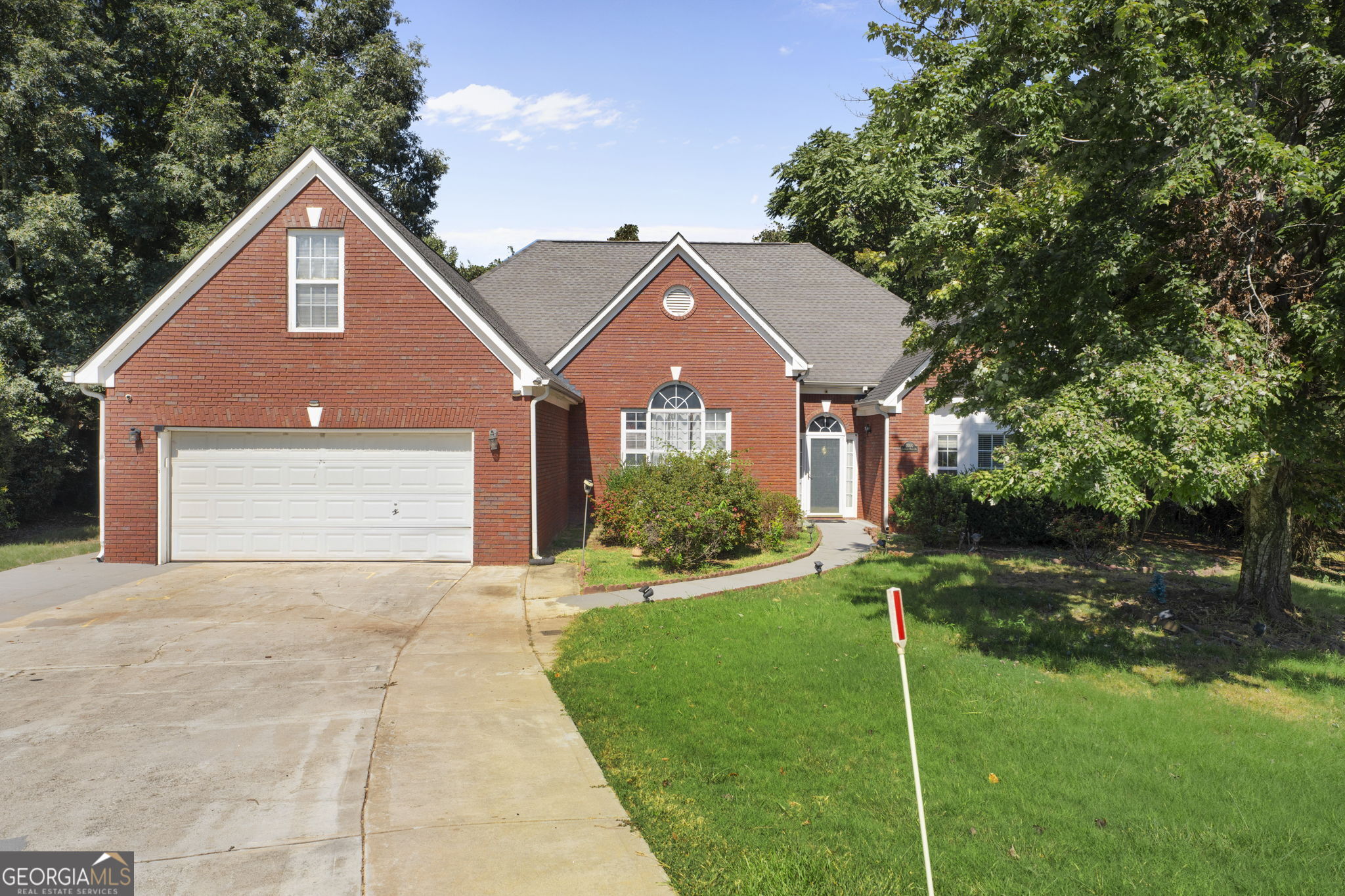 1000 Georgian Hills Dr Property Photo 1