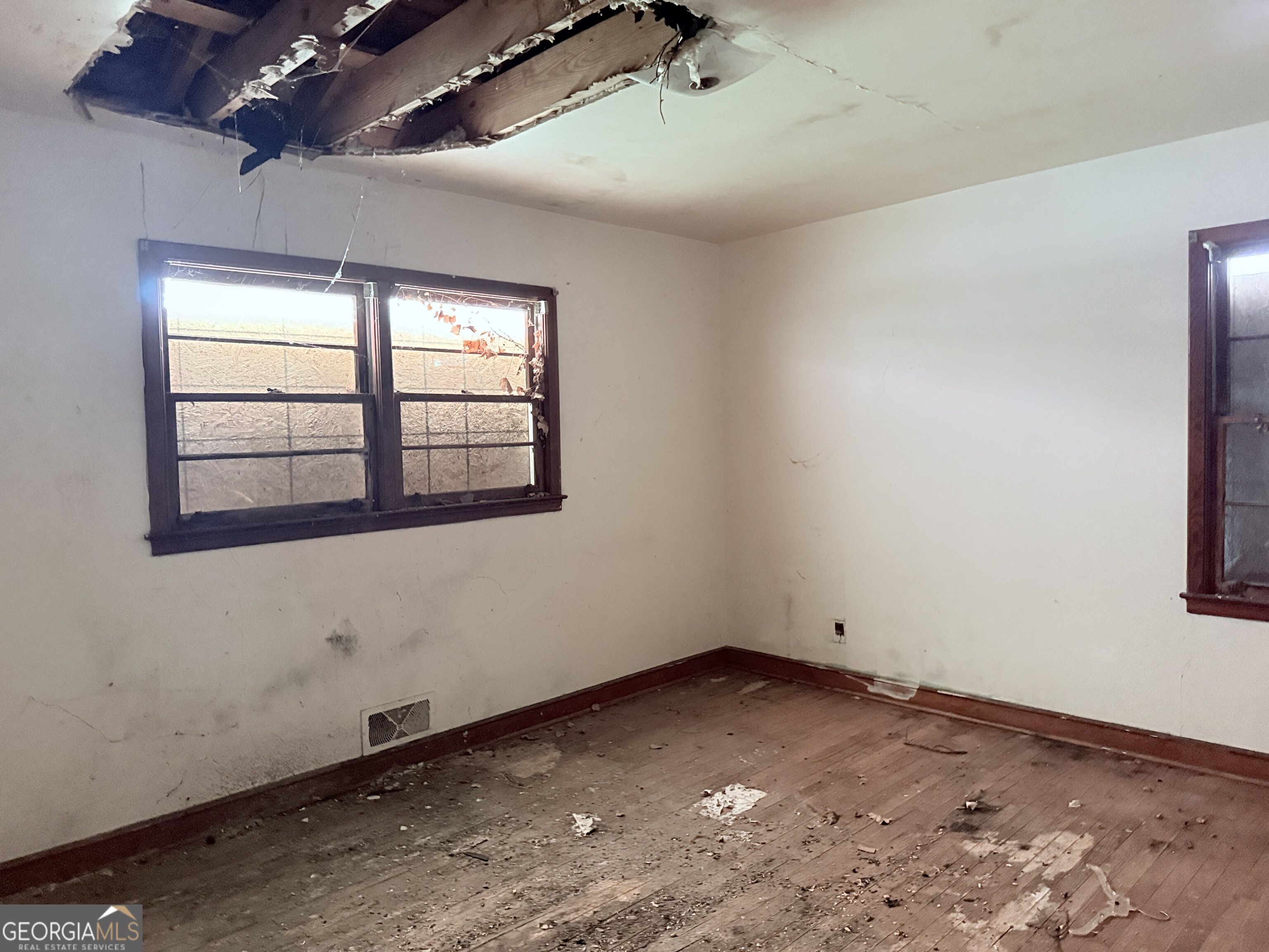 2879 Rockwood Road Property Photo 5