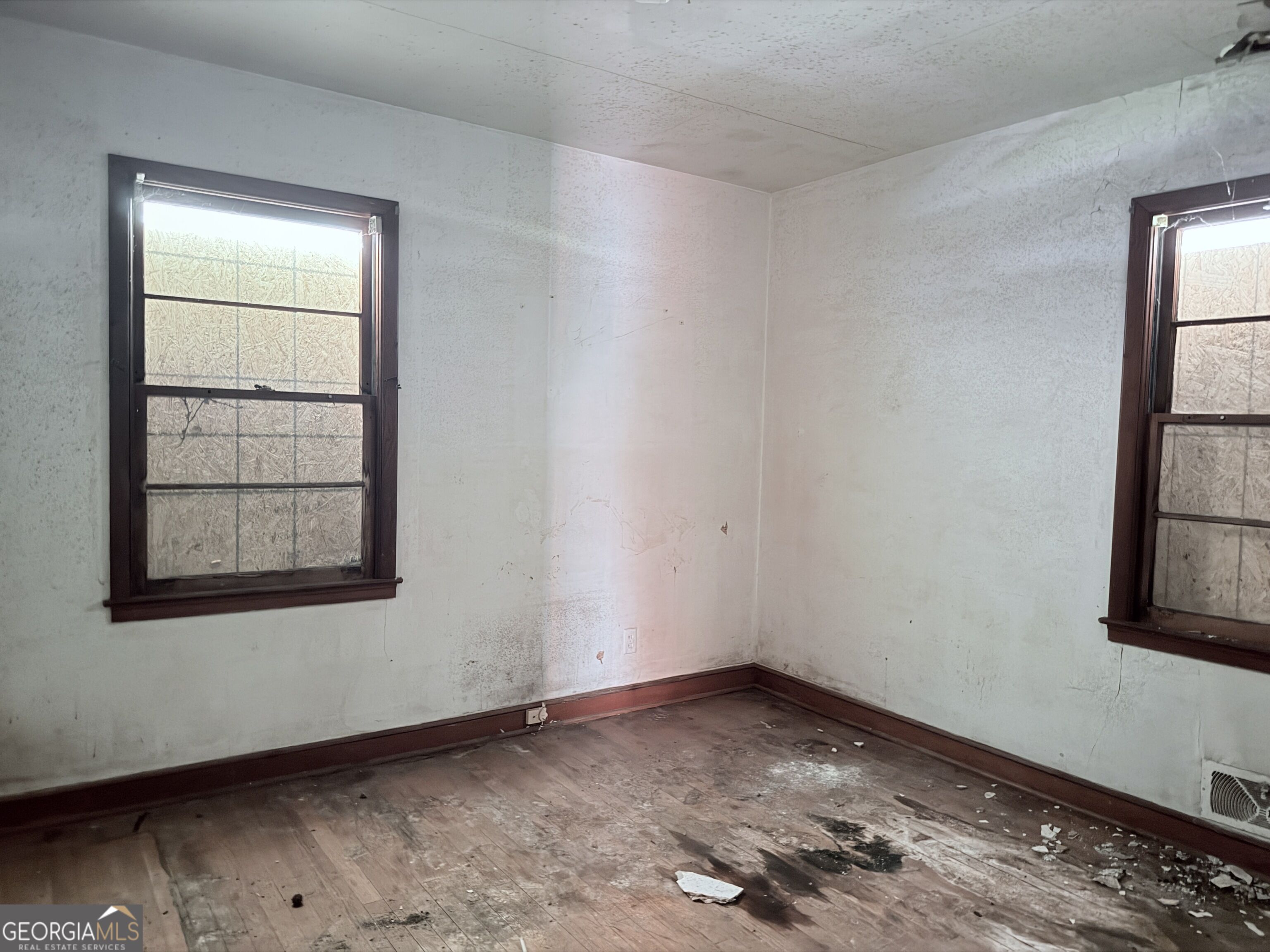 2879 Rockwood Road Property Photo 6