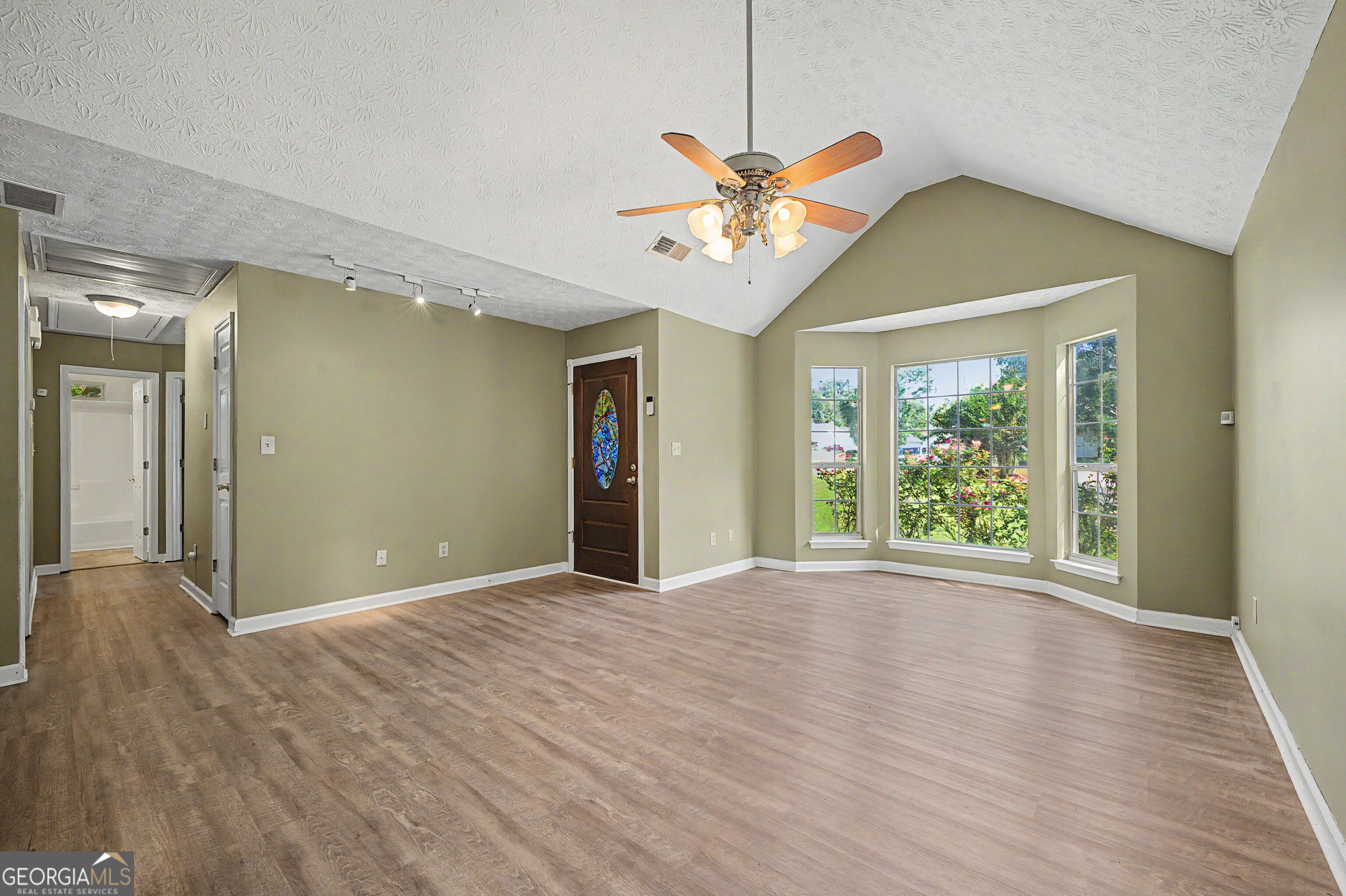 204 Spring Circle Property Photo 3