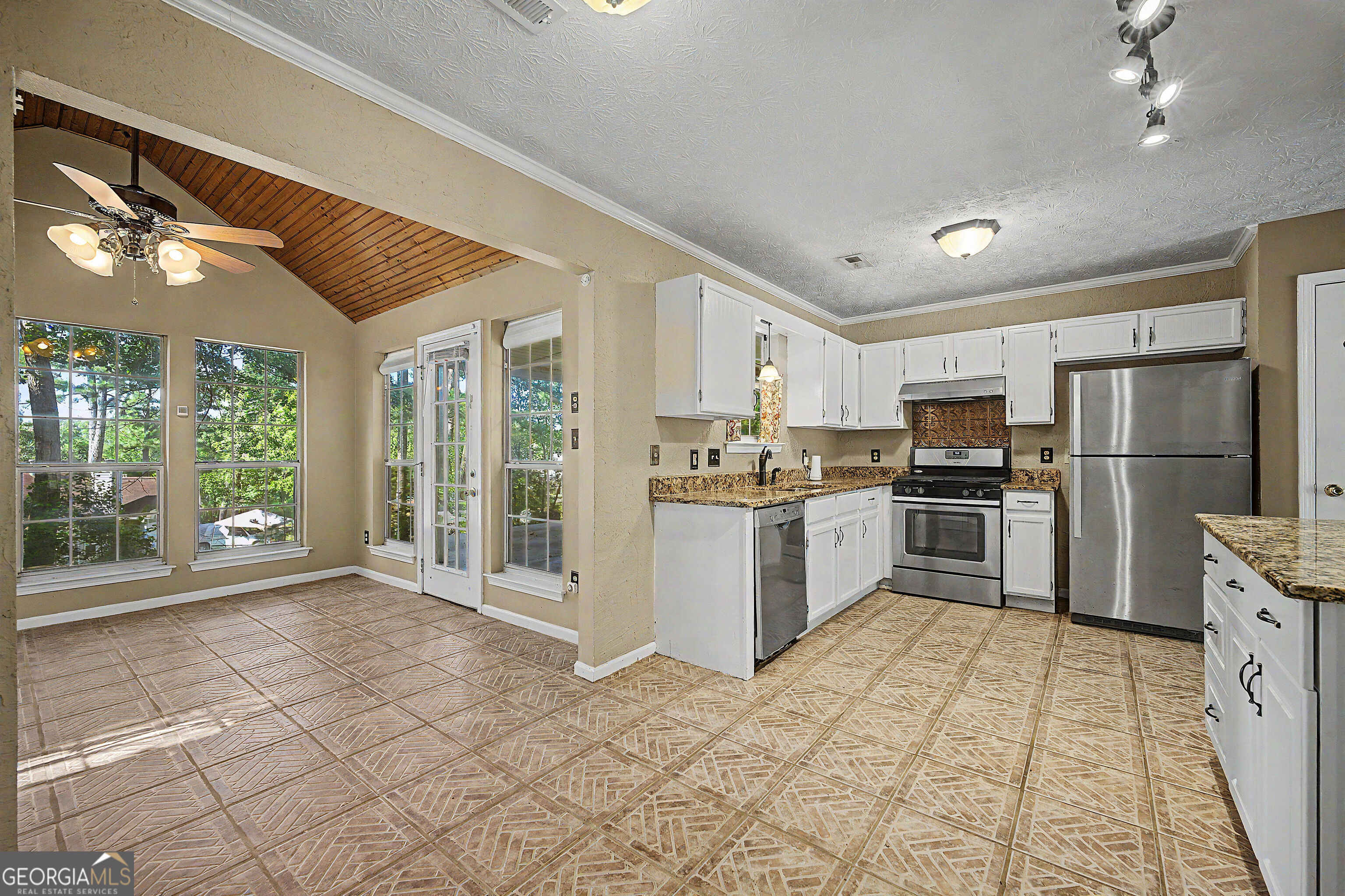 204 Spring Circle Property Photo 5