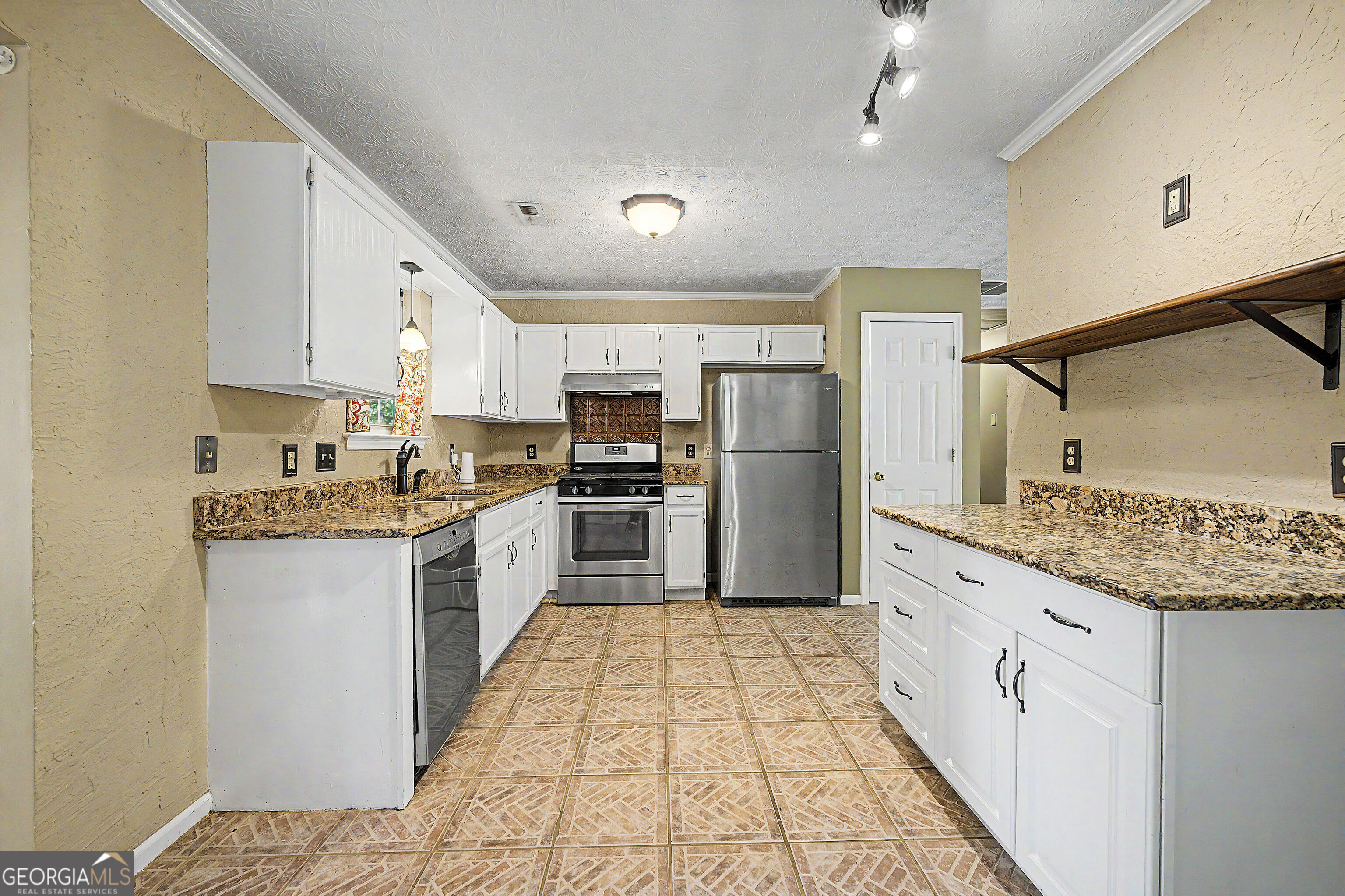 204 Spring Circle Property Photo 6