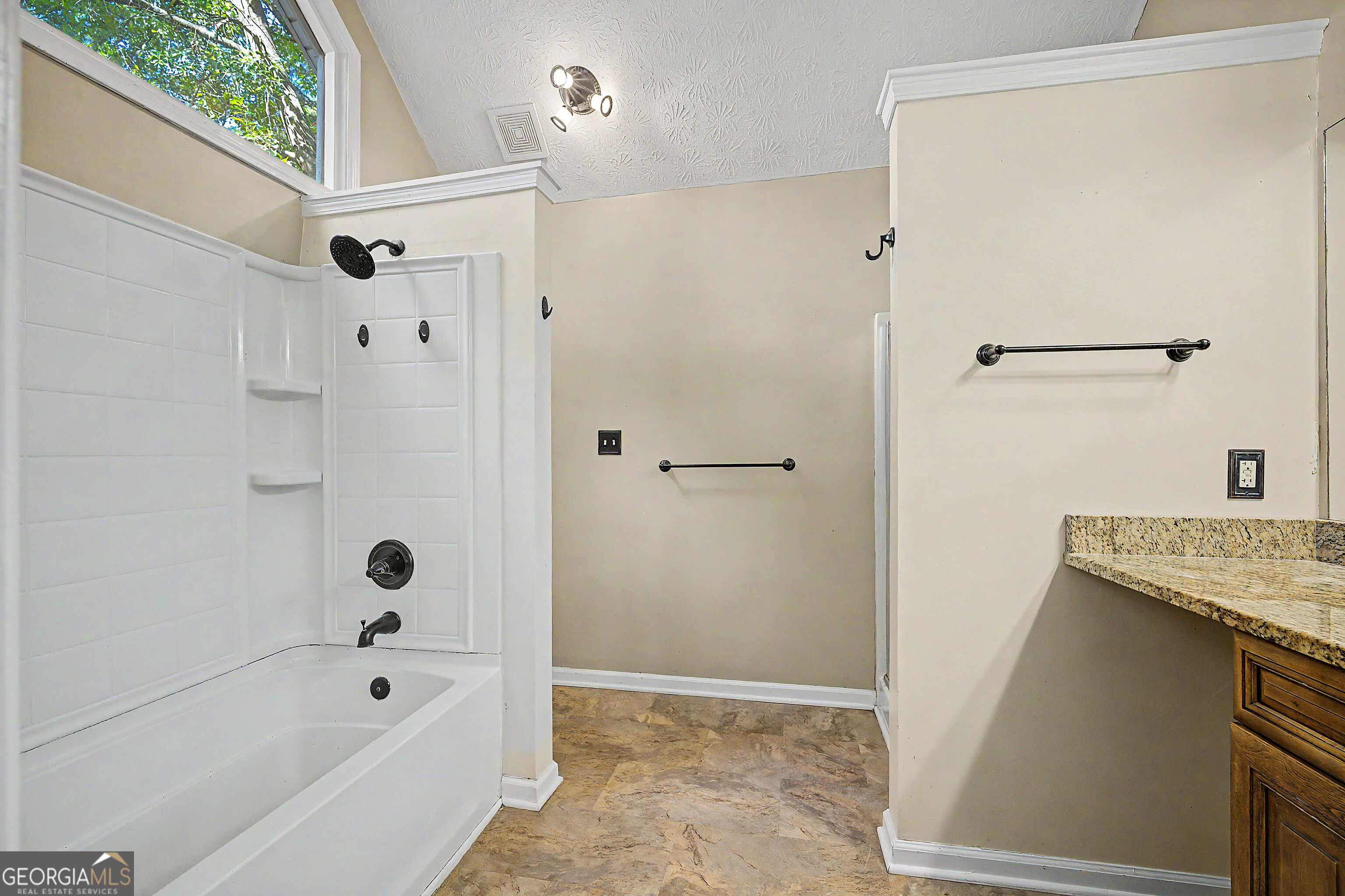 204 Spring Circle Property Photo 13