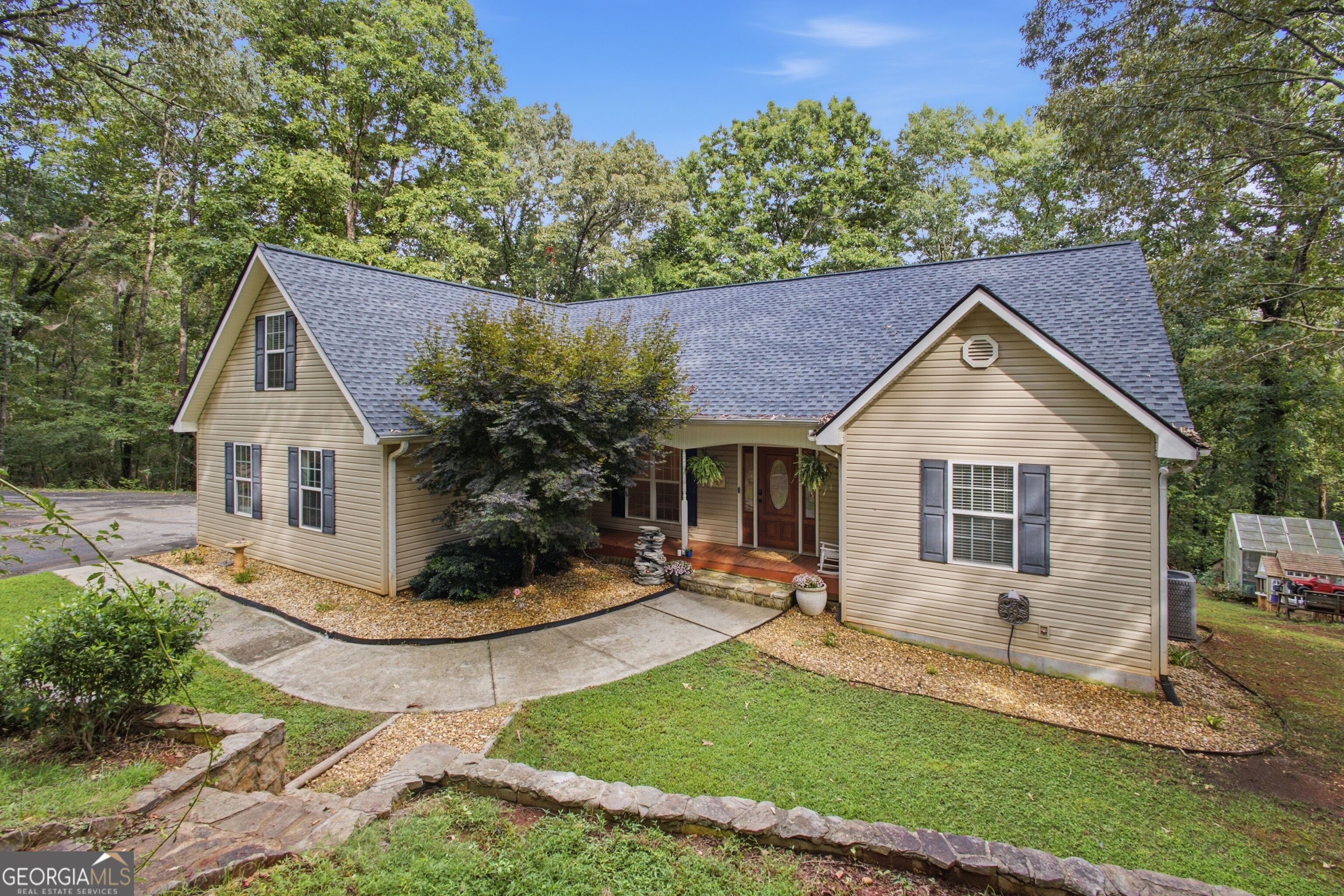 192 Sweetbriar Drive Property Photo 3