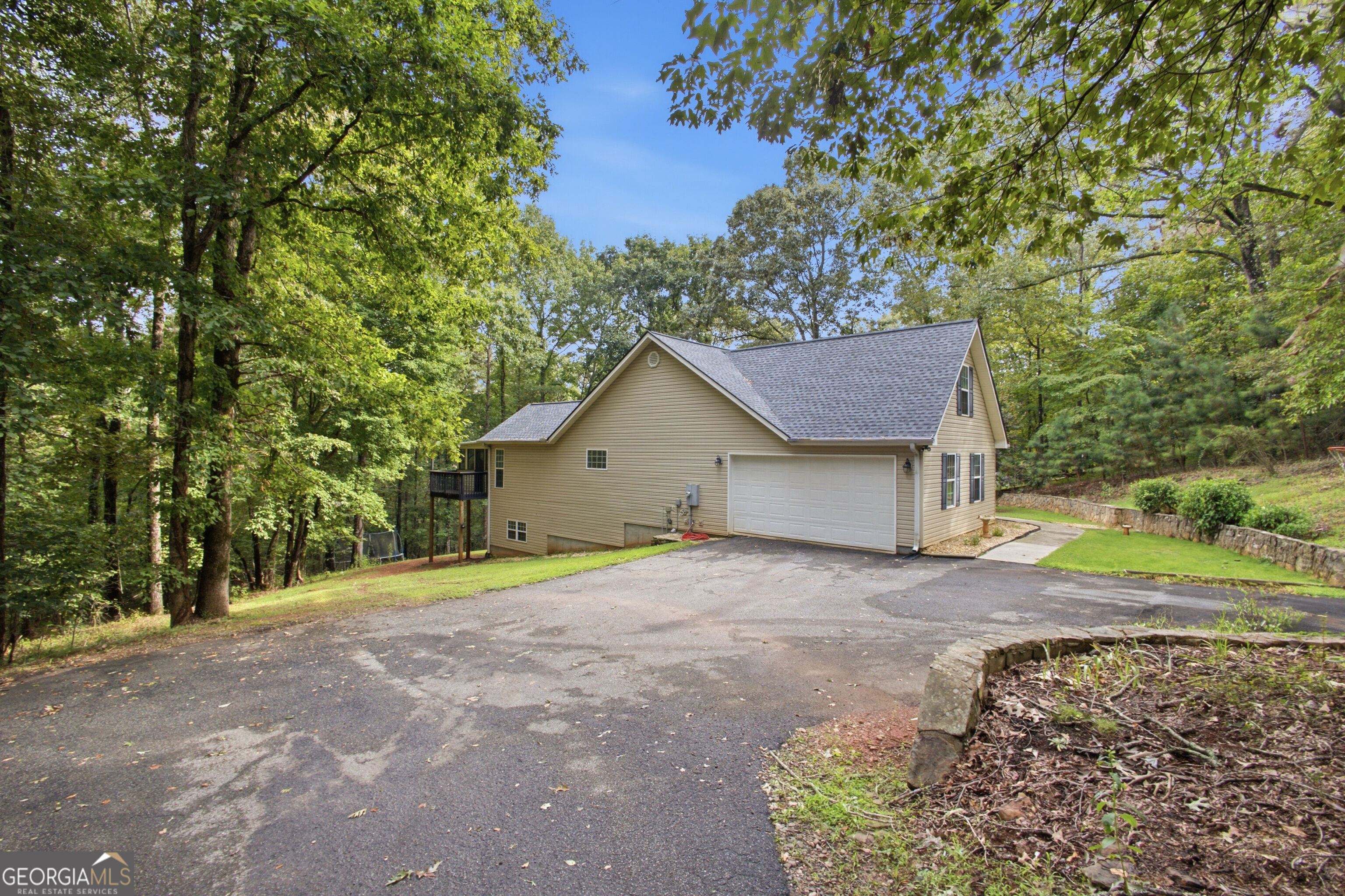 192 Sweetbriar Drive Property Photo 4
