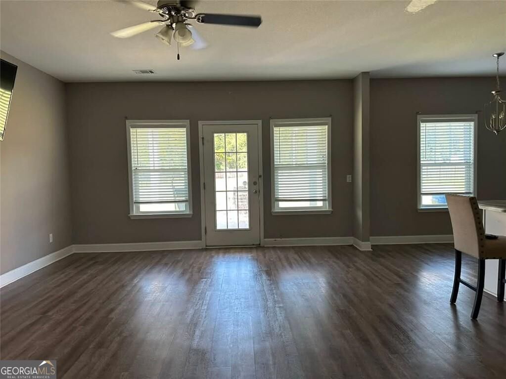 409 Pivot Point Property Photo 3