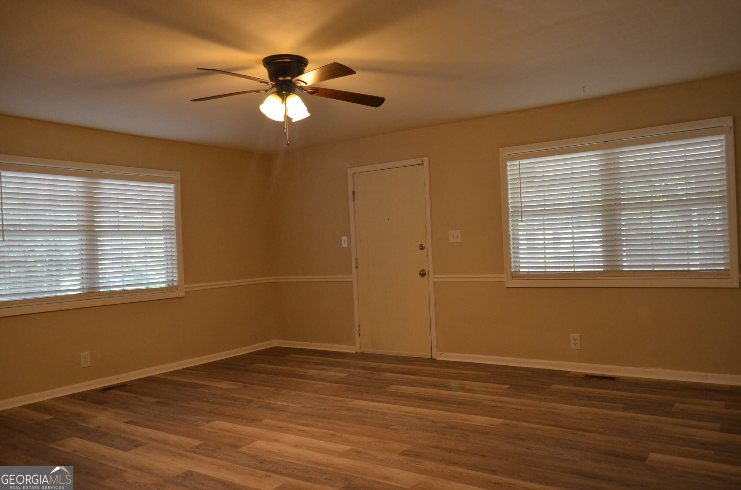 3557 Kenneth Drive Property Photo 2