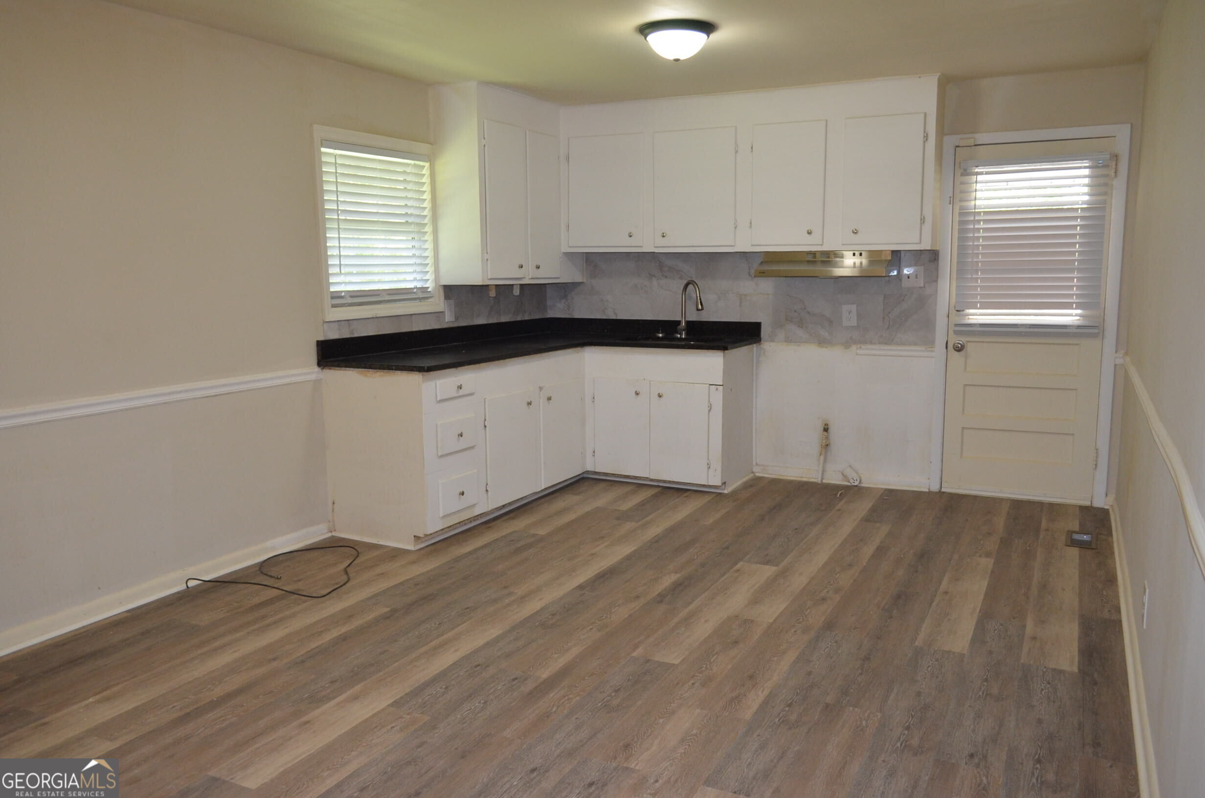 3557 Kenneth Drive Property Photo 3
