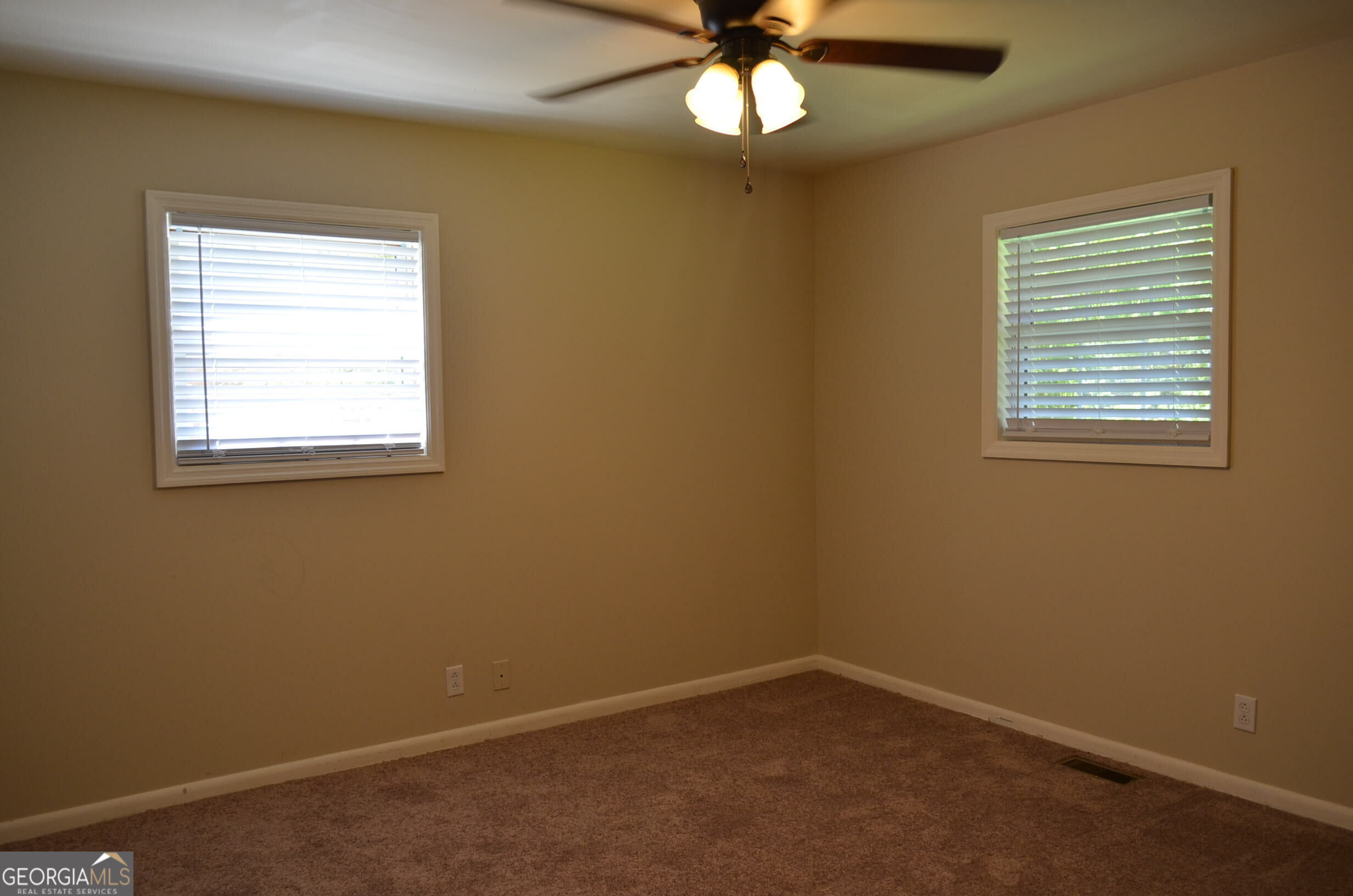 3557 Kenneth Drive Property Photo 8