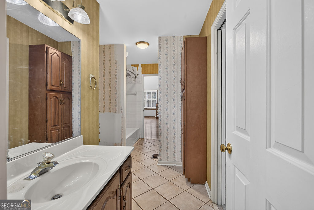 4370 Laurian Drive Nw Property Photo 9