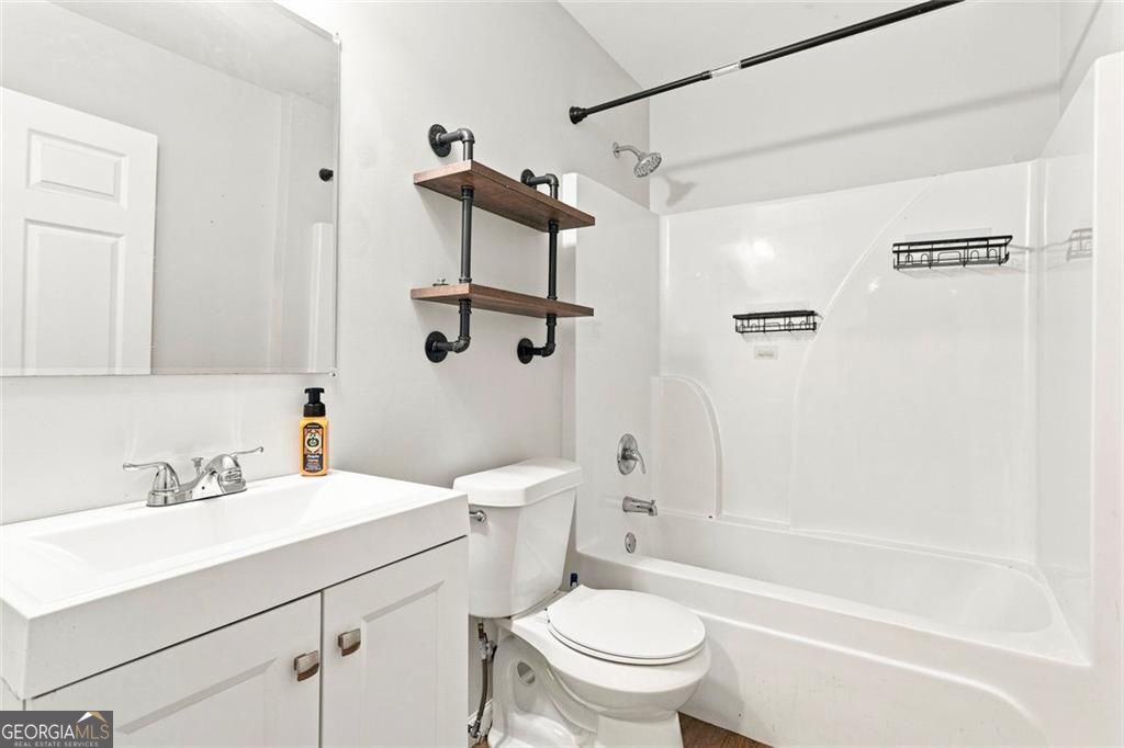 2768 N Highway 100 Property Photo 7