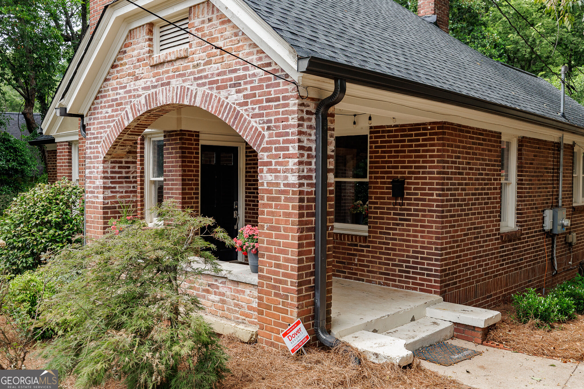 892 Hill Street Property Photo 2