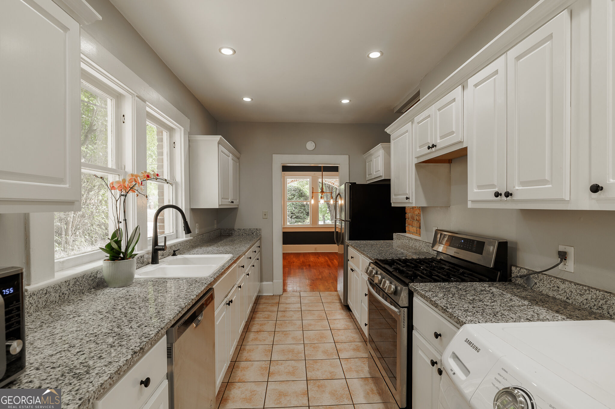 892 Hill Street Property Photo 23