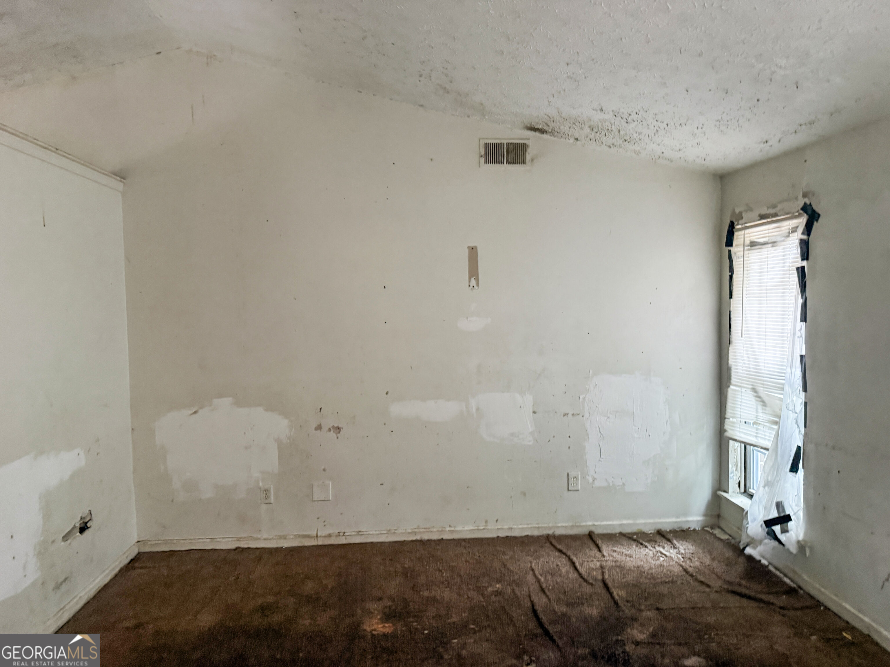 2033 Pine Cone Drive Property Photo 3