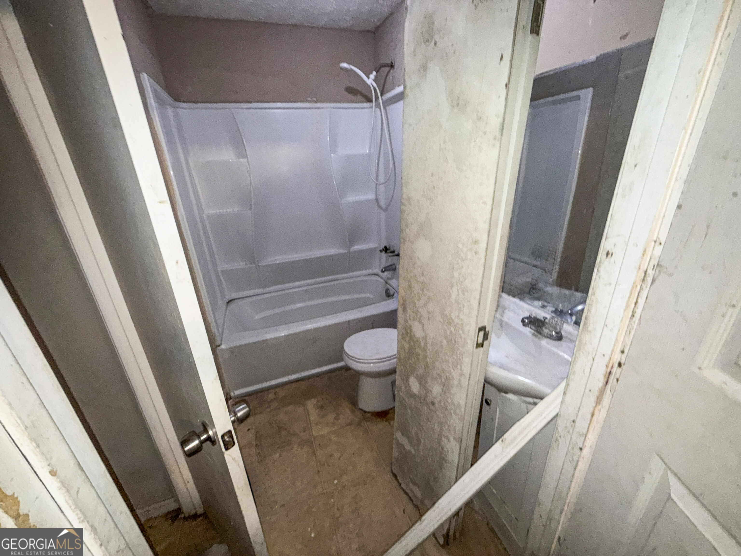 2033 Pine Cone Drive Property Photo 4